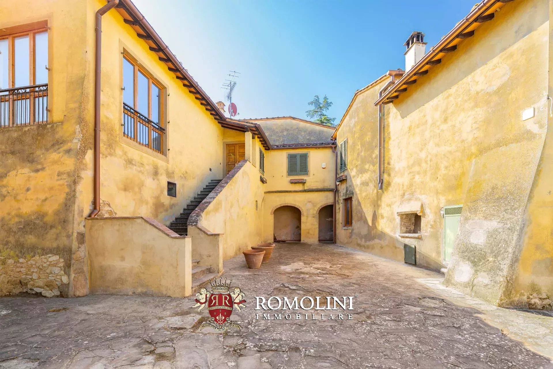 8 Bedroom Villa/Townhouse's Image 24