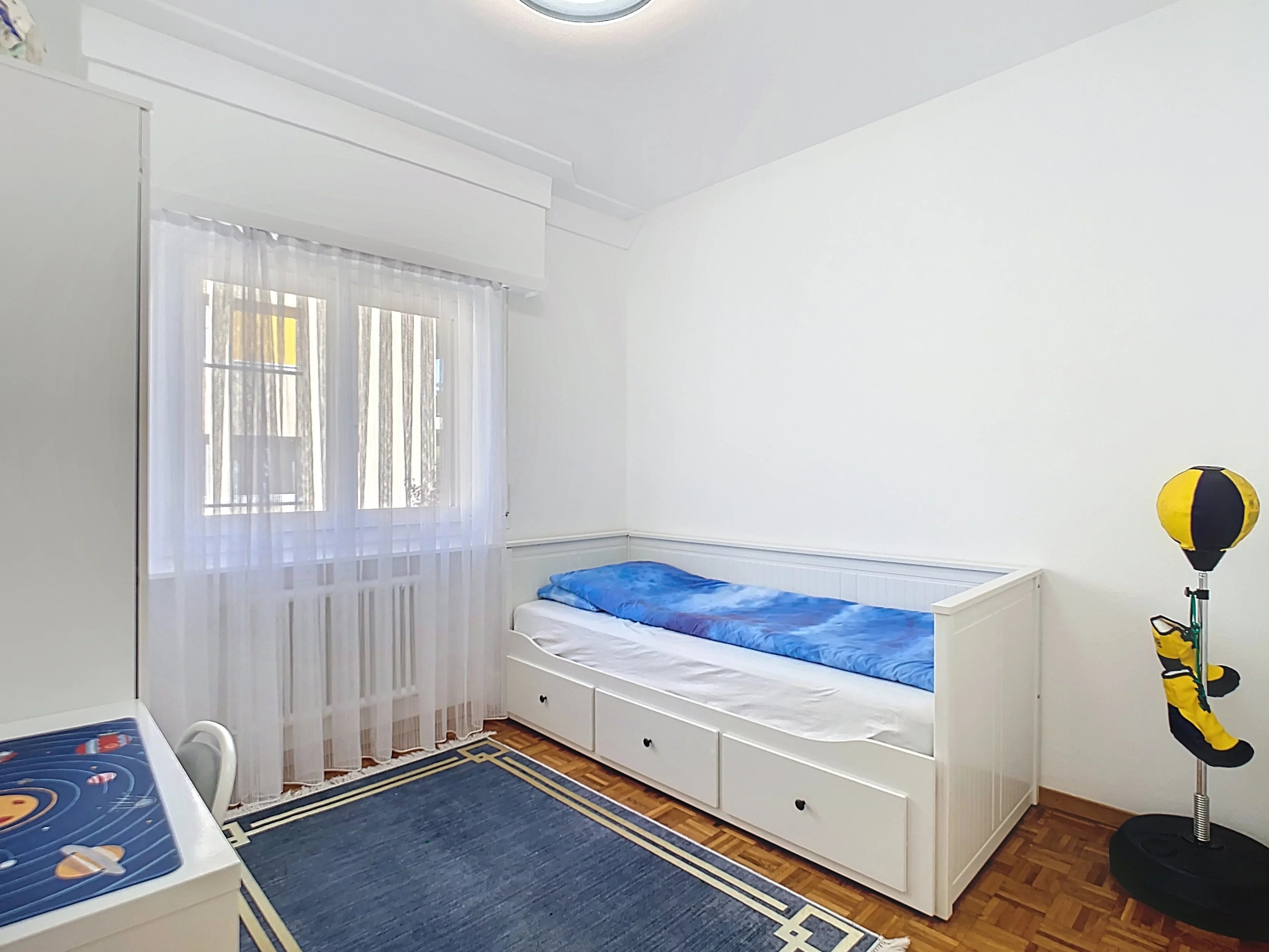 Ensoleillé avec spacieux balcon