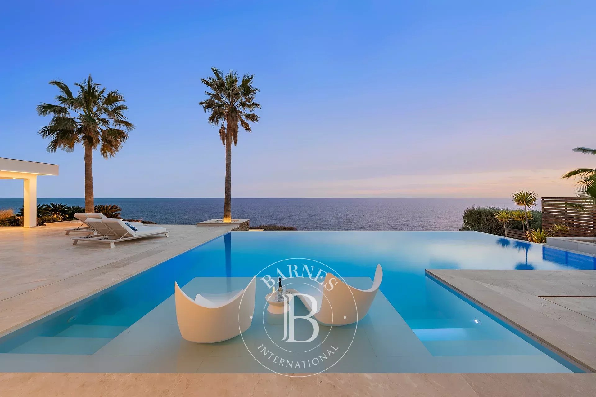 Villa Ciel Bleu – Contemporary Elegance Above the Mediterranean