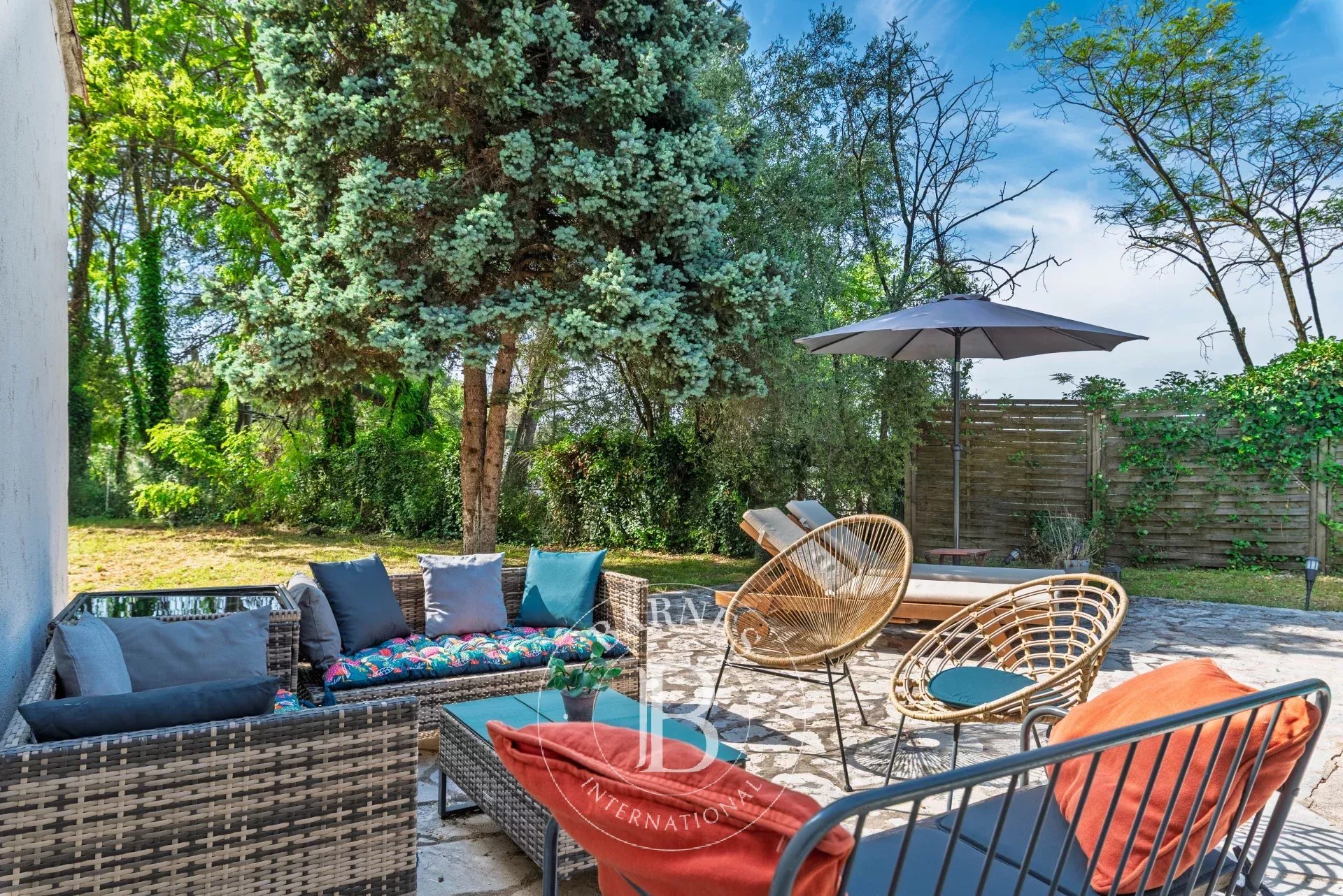 Roquefort-les-Pins - Family villa walking distance to schools and shops