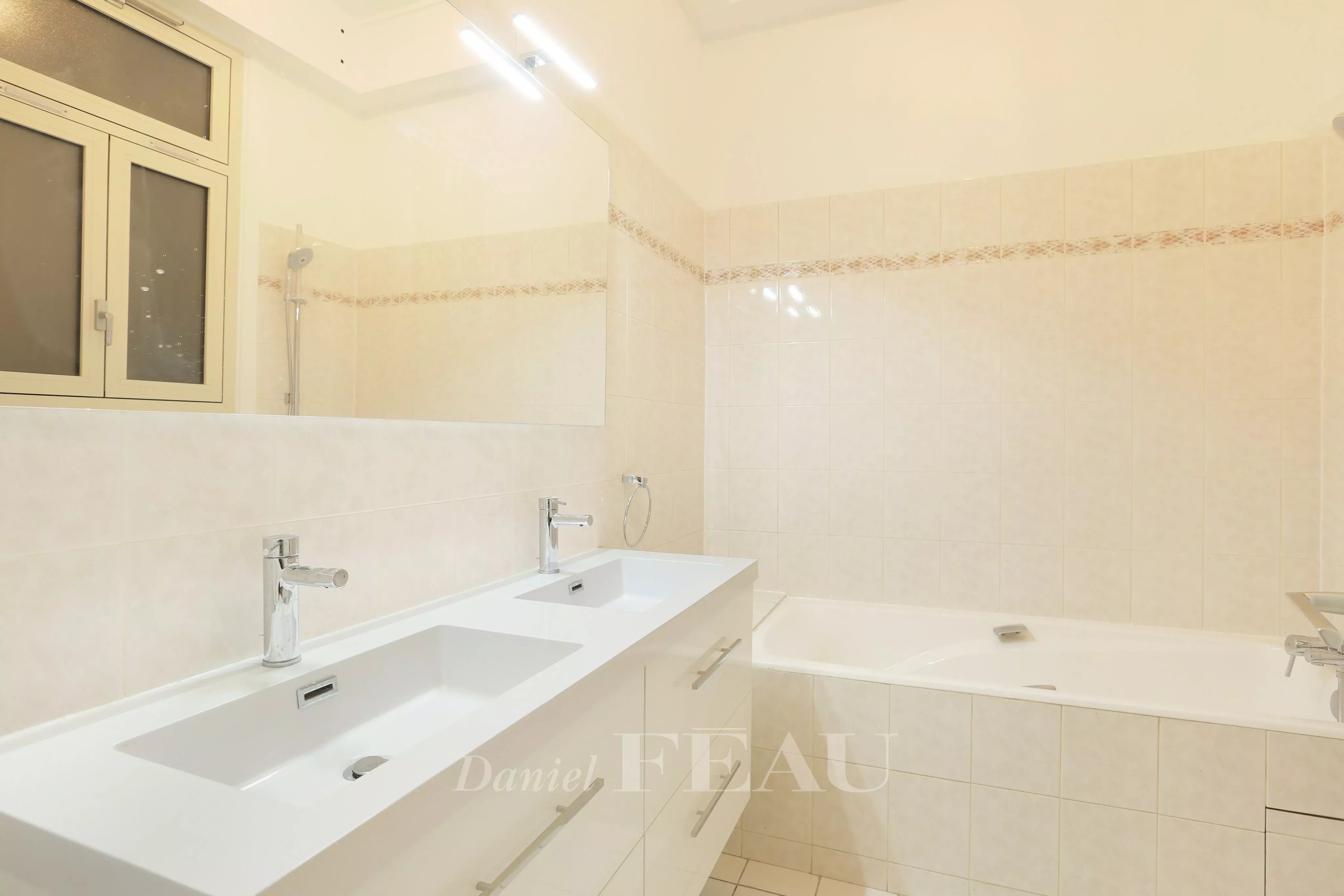Rental Apartment Neuilly-sur-Seine