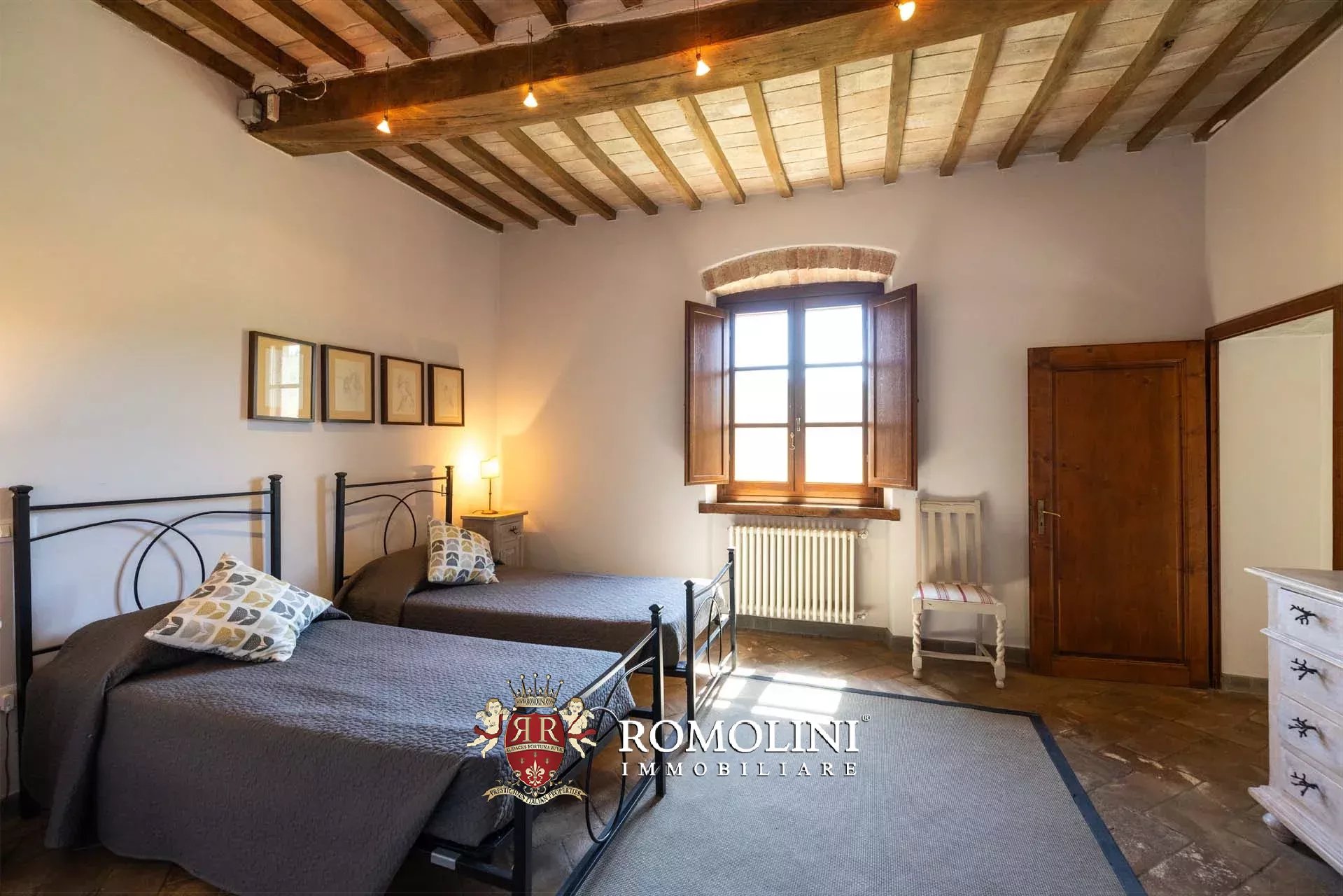 SANIERTER WEILER MIT SEEBLICK ZU VERKAUFEN IN ANGHIARI, TOSKANA