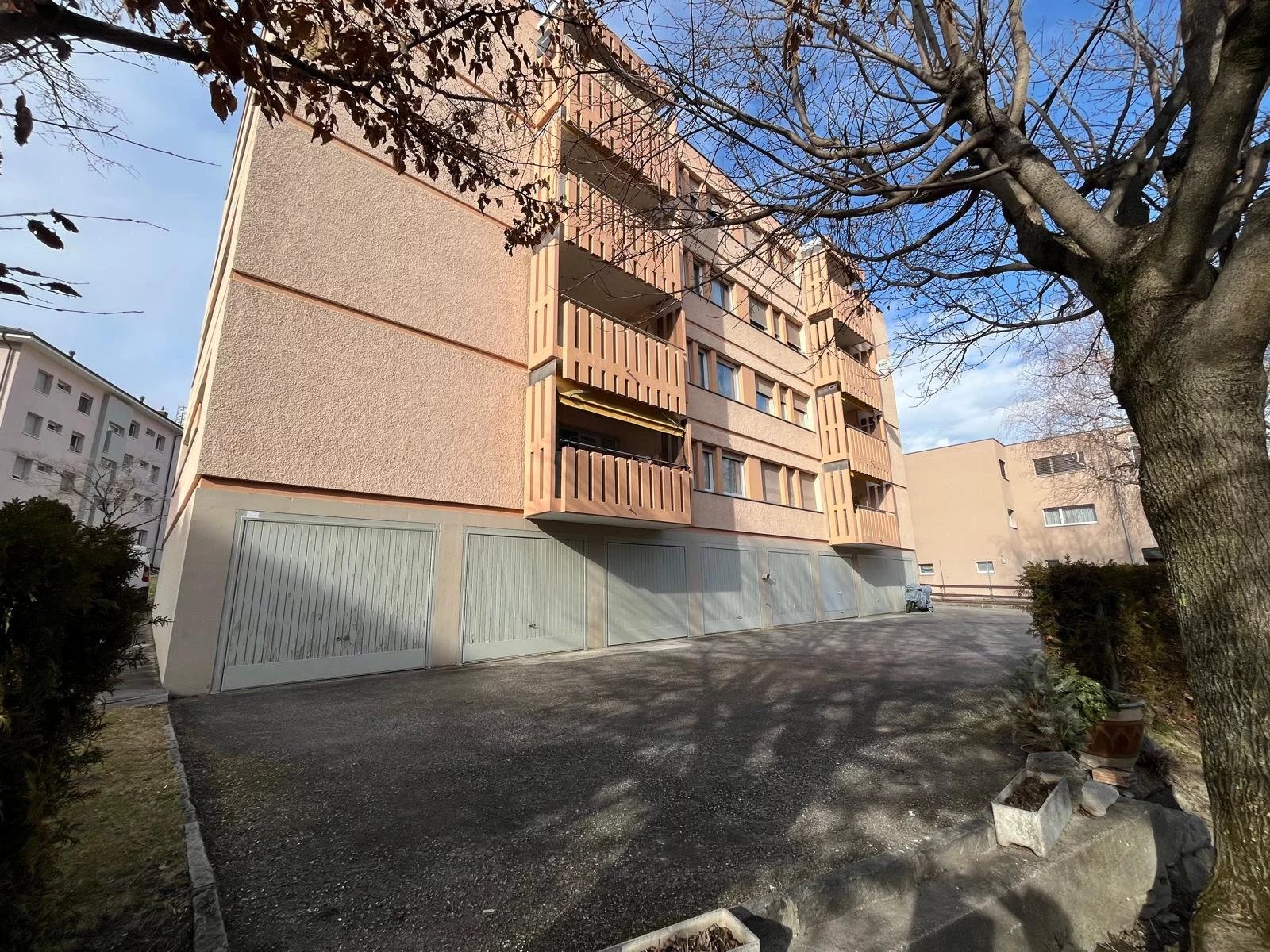 Spacieux 4 pièces de 110 m² avec balcon et fort potentiel à Sierre - Photo 5
