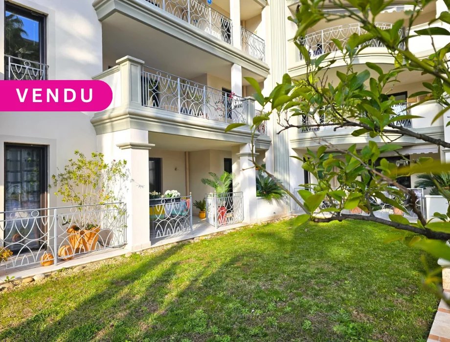 EXCLUSIVITE - Hyères Centre - Appartement T3, avec double terrasses, en rez-de-jardin