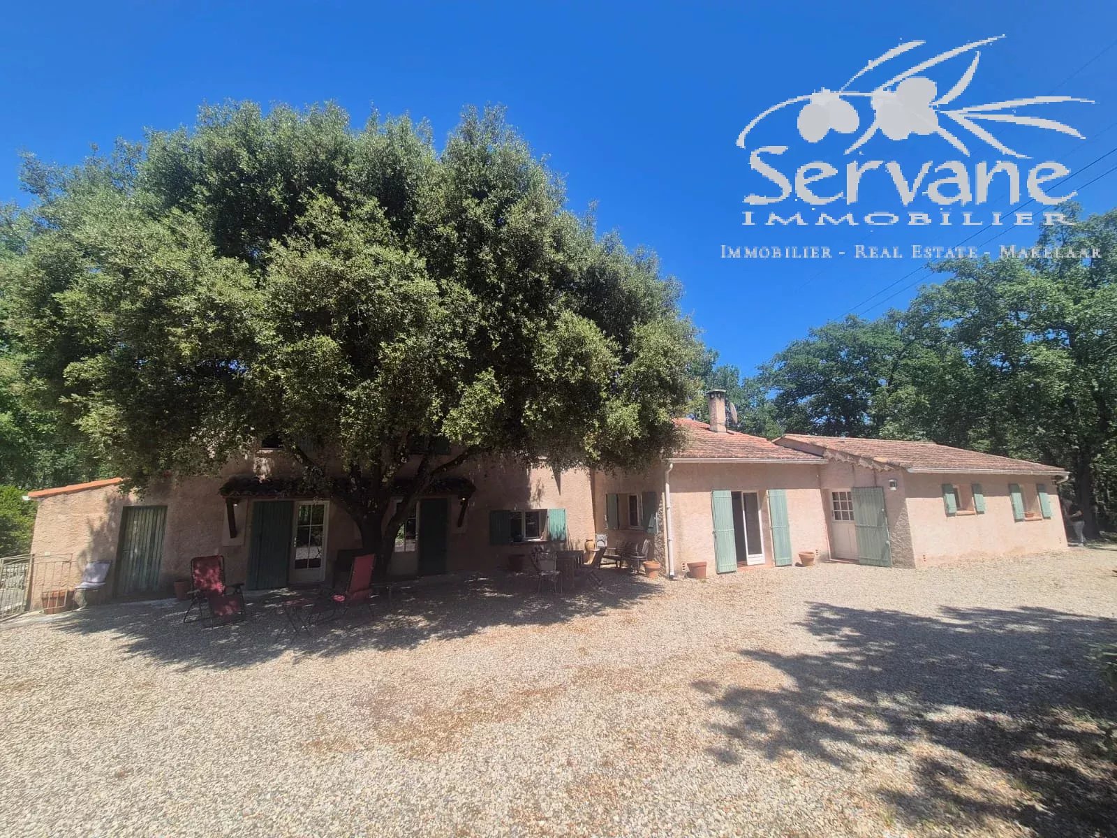 Character property with Provençal charm