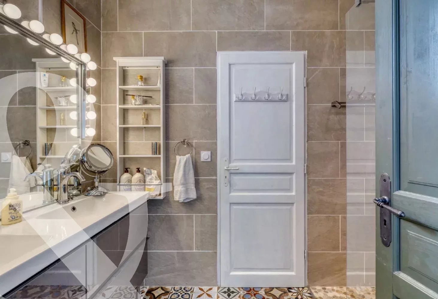 AU CALME DANS UN TRES BEAU PARC