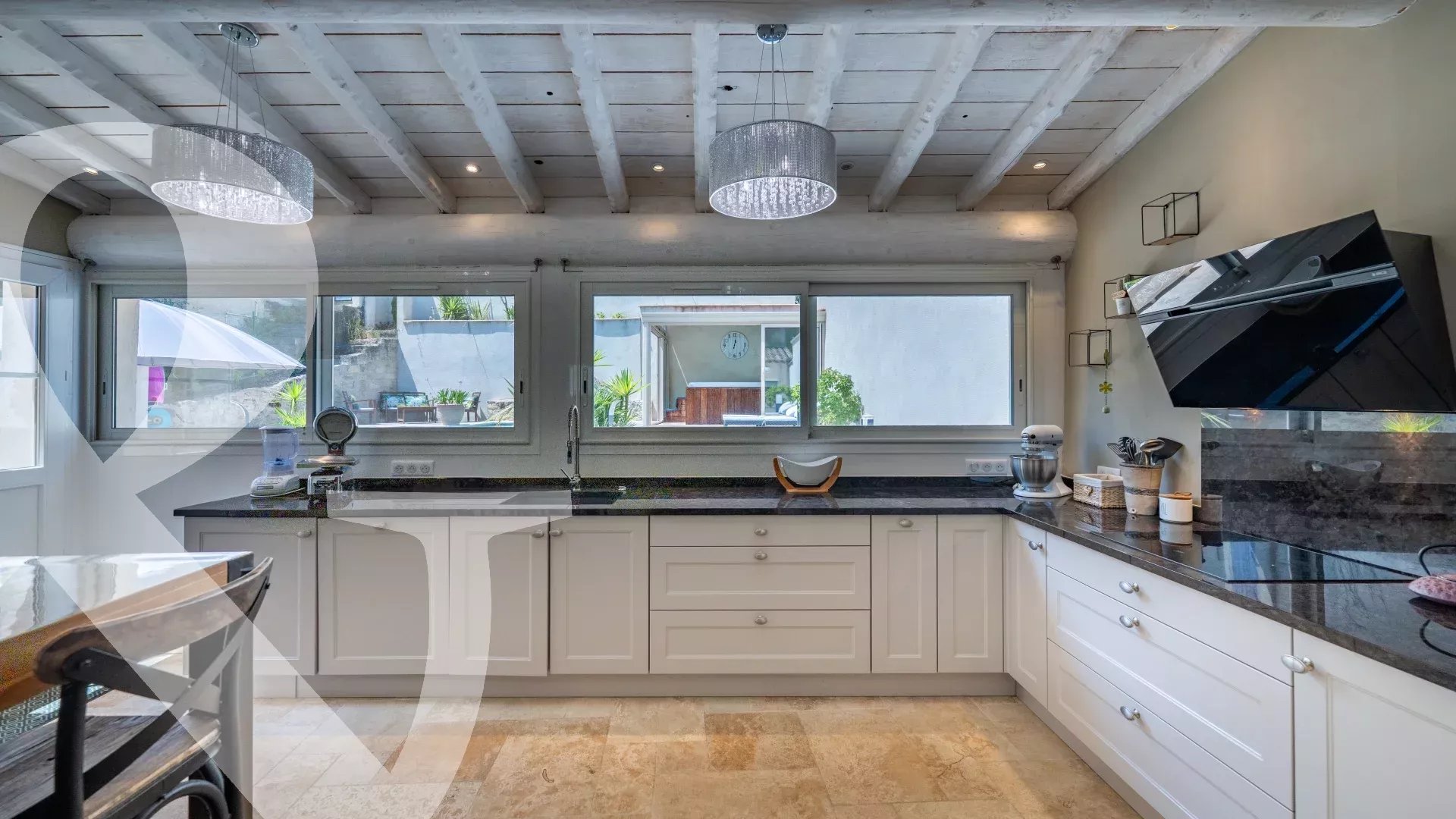 MAISON DE VILLAGE EN PIERRE