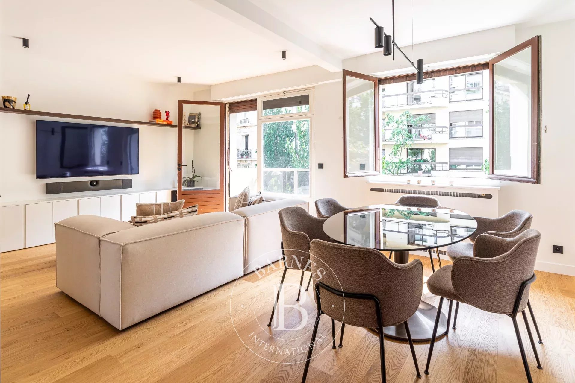 Neuilly-Soyer - Renovated 1-bed apartment - Sought-after location - Near the shops