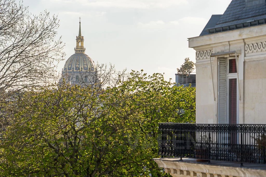 Paris 7 - Assemblée Nationale - Exceptional apartment - 3 or 4 bedrooms - 187 sq.m (2,013 sq ft) - 30 sq.m (323 sq ft) full-length balcony - Unobstructed view - Ideal layout