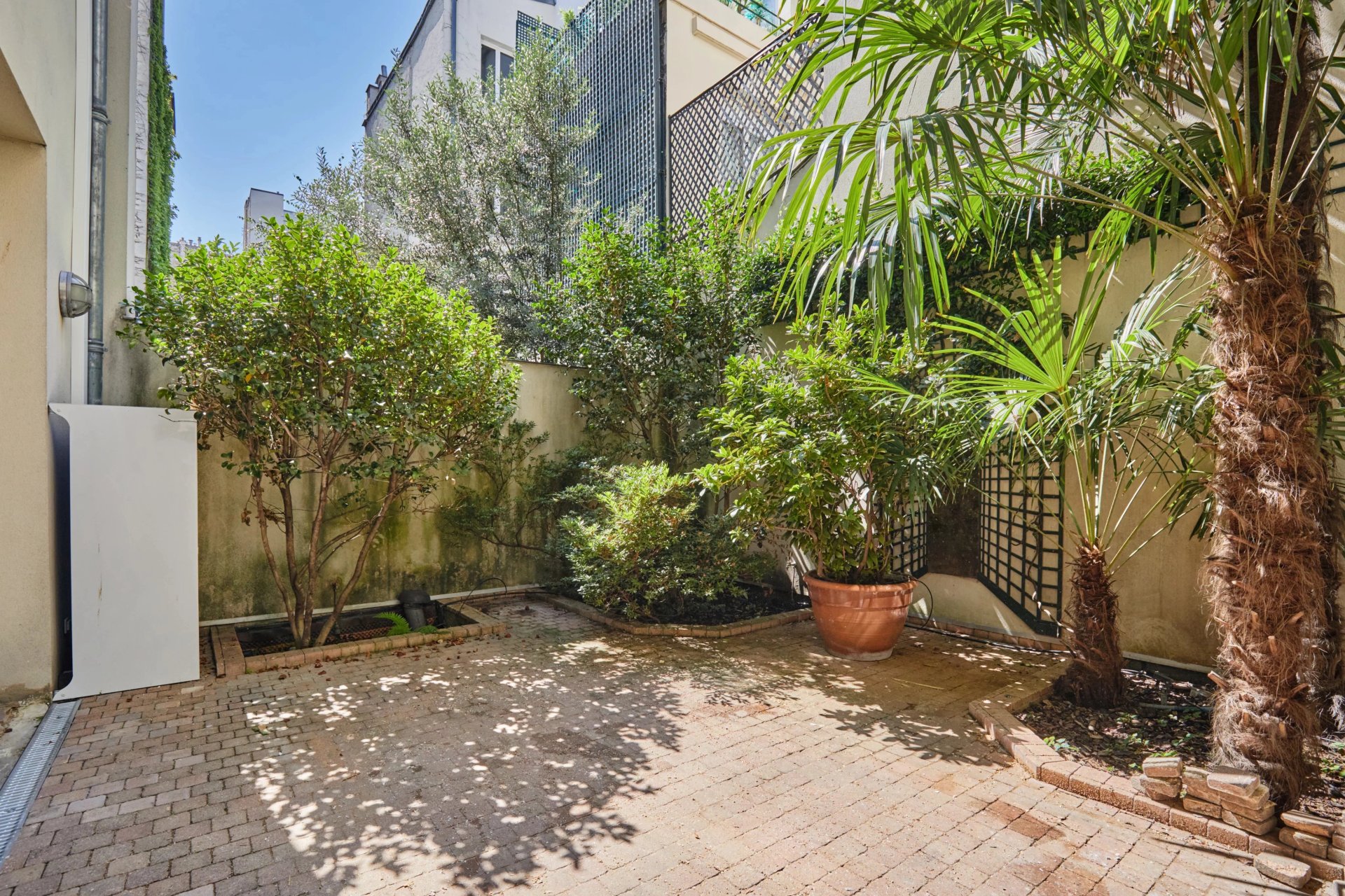 8 Bedroom Villa/Townhouse's Image 6