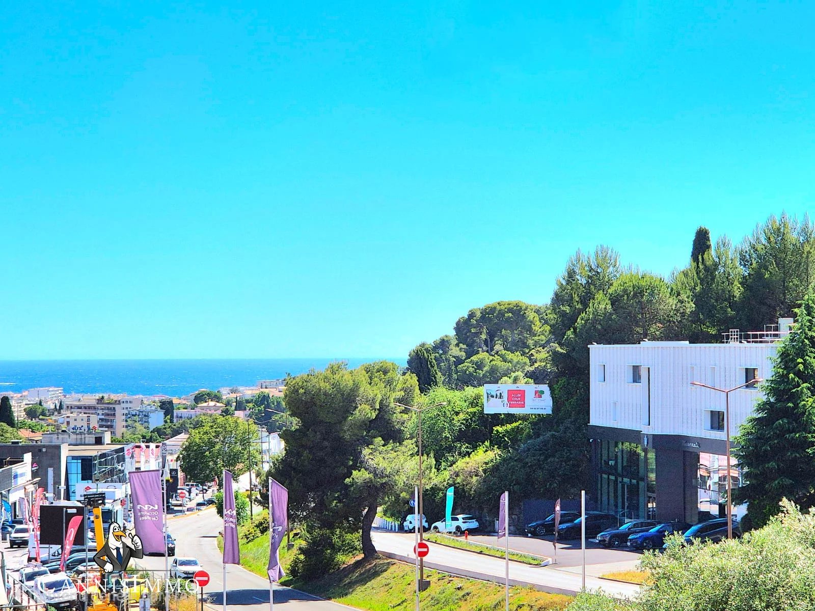 Le CANNET limite CANNES un vrai grand 3P Bel aperçu mer -cave - parking privé -piscine