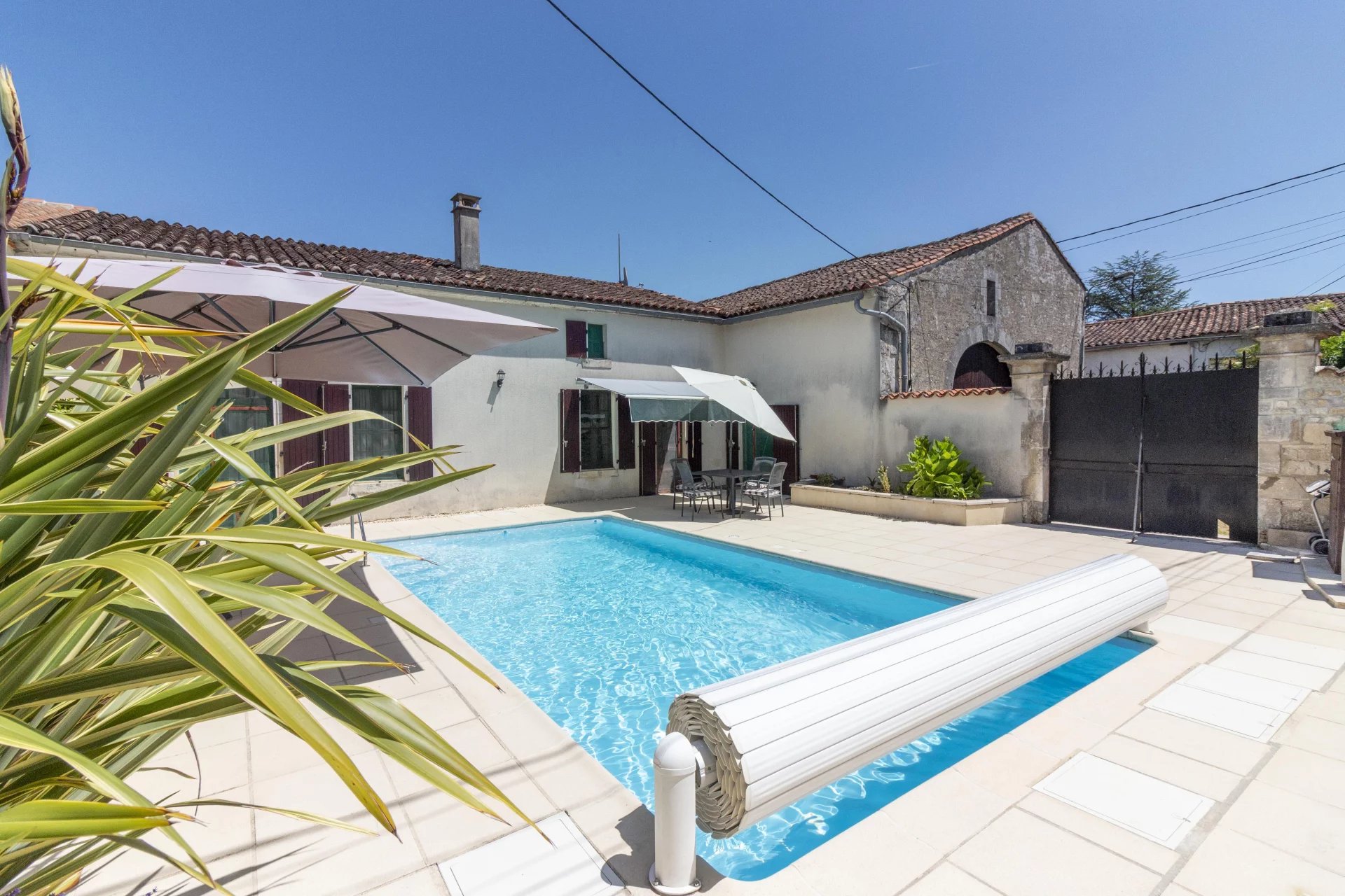 Charmante maison de village de 3 chambres avec piscine près de Jarnac
