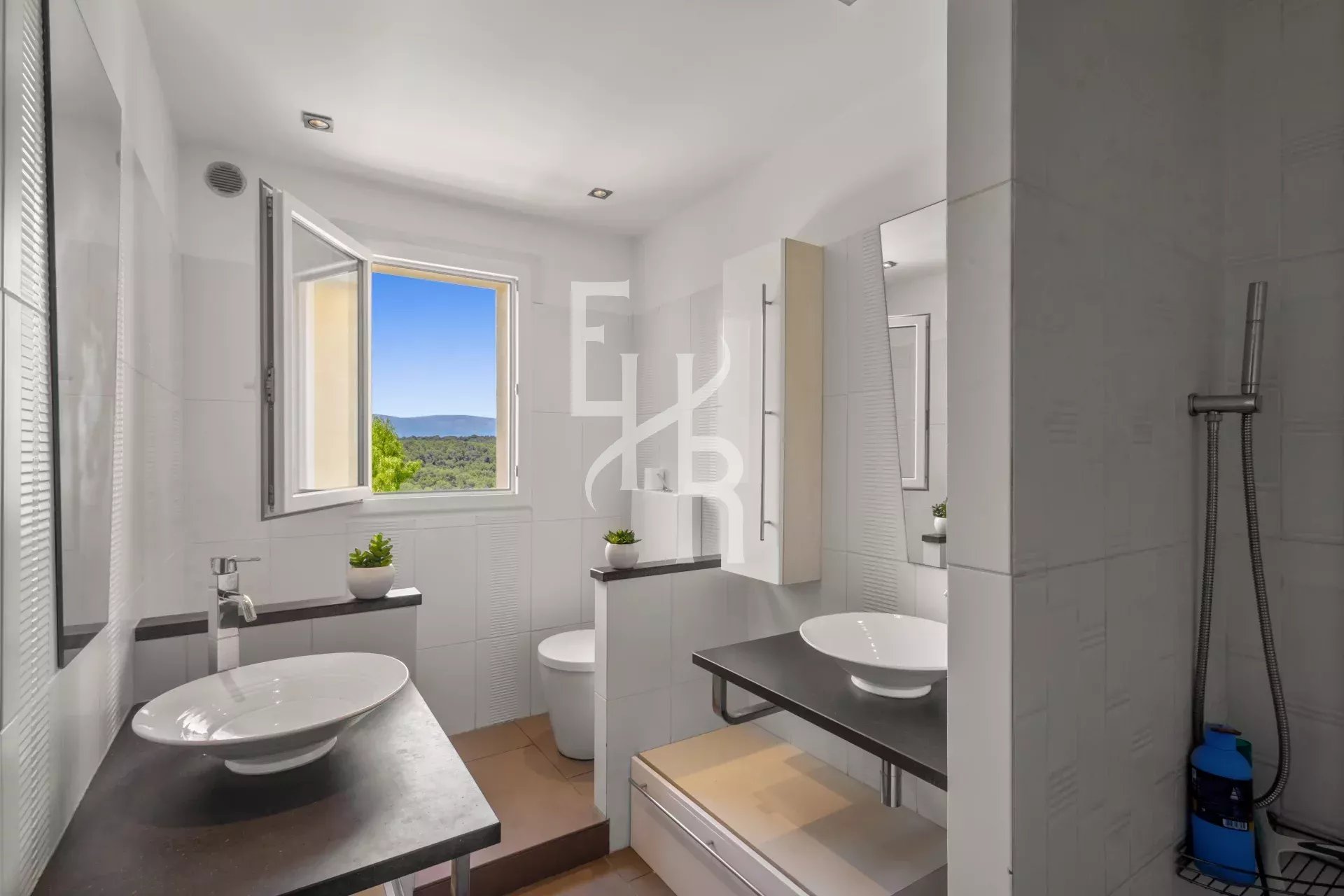 Villa 8 P, vue panoramique à Vallauris