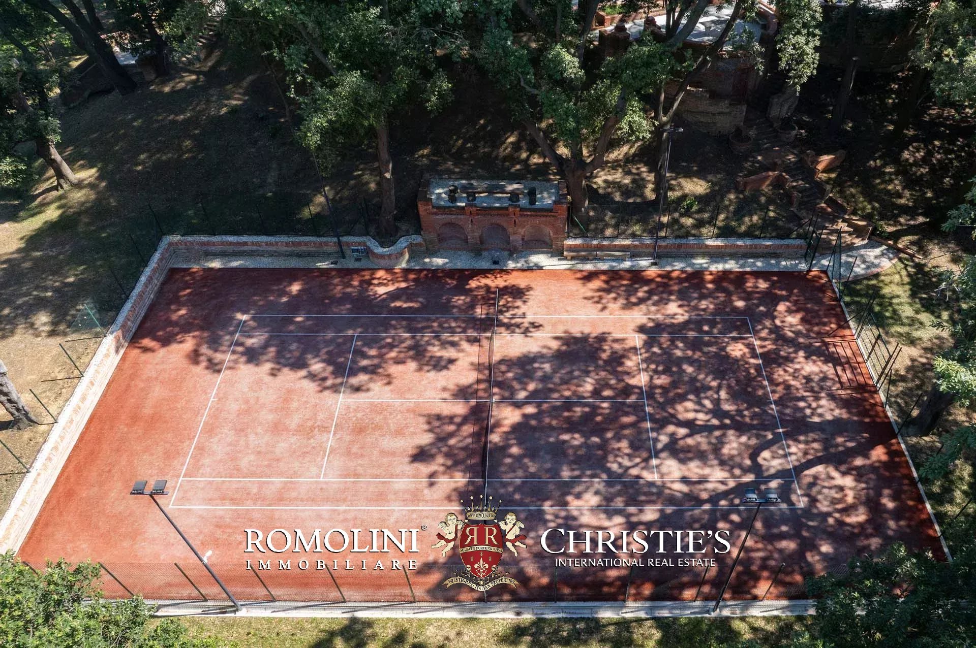 8 Bedroom Villa/Townhouse's Image 6