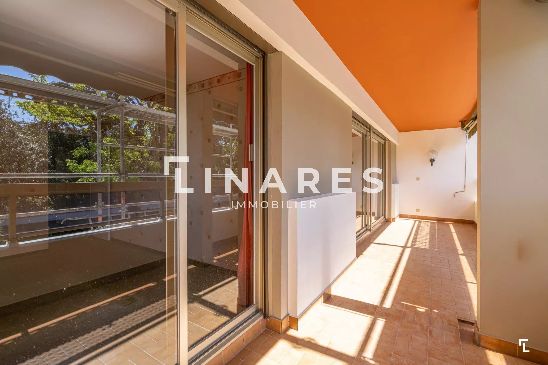 LE BERGER - Appartement T3 de 80m2 avec terrasse - résidence sécurisée piscine et tennis - 13009 LE CABOT