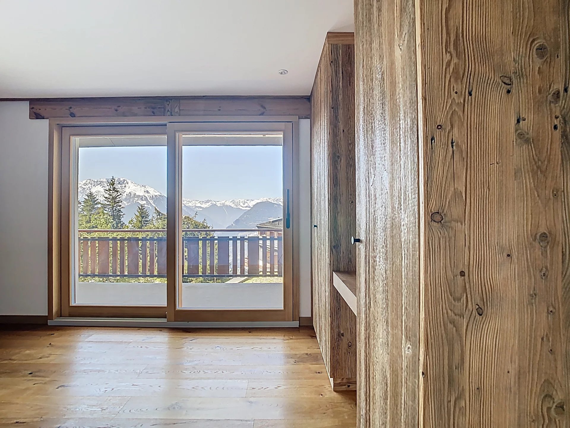 Vue imprenable, rénové à neuf!