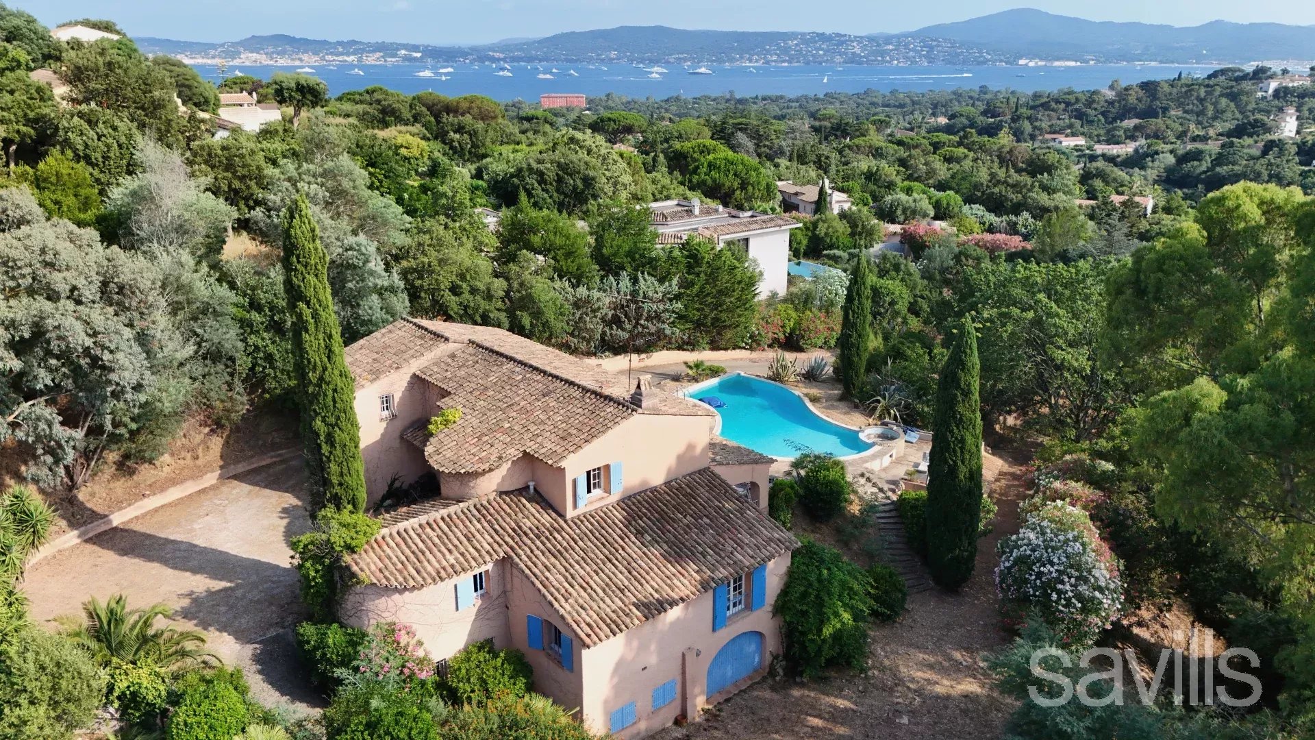 Villa provençale à Grimaud aperçu mer et domaine sécurisé
