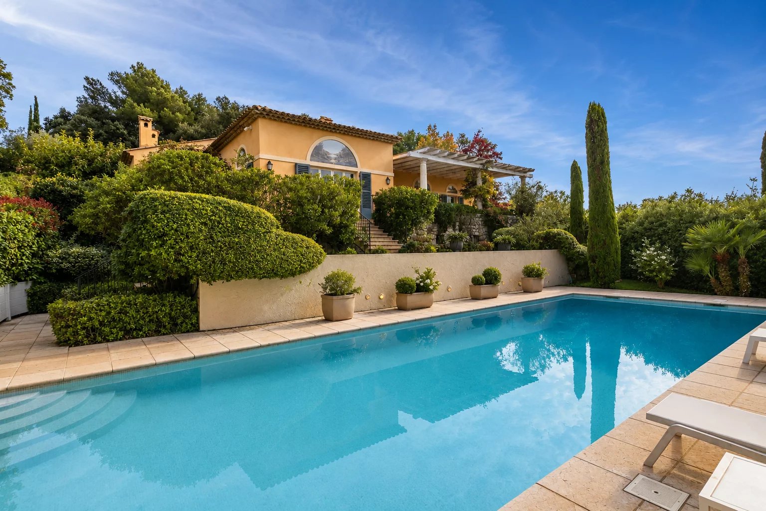 Image of Villa - 5 Bedrooms - 5 Bathrooms for Sale in Alpes-Maritimes-La Colle-sur-Loup-France, Image 4