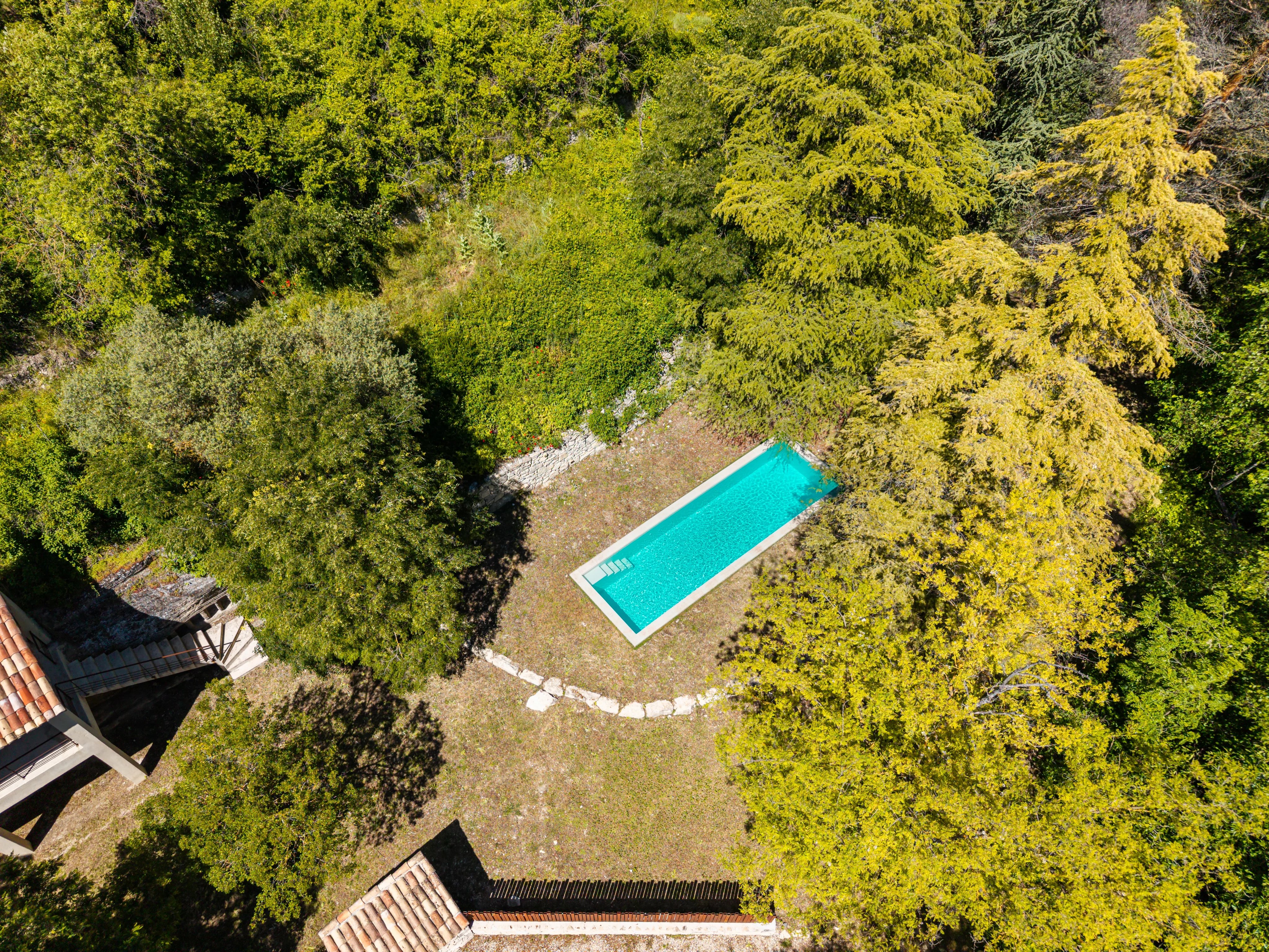 Stunning stone property with pool for sale in Bonnieux, in the heart of the Luberon