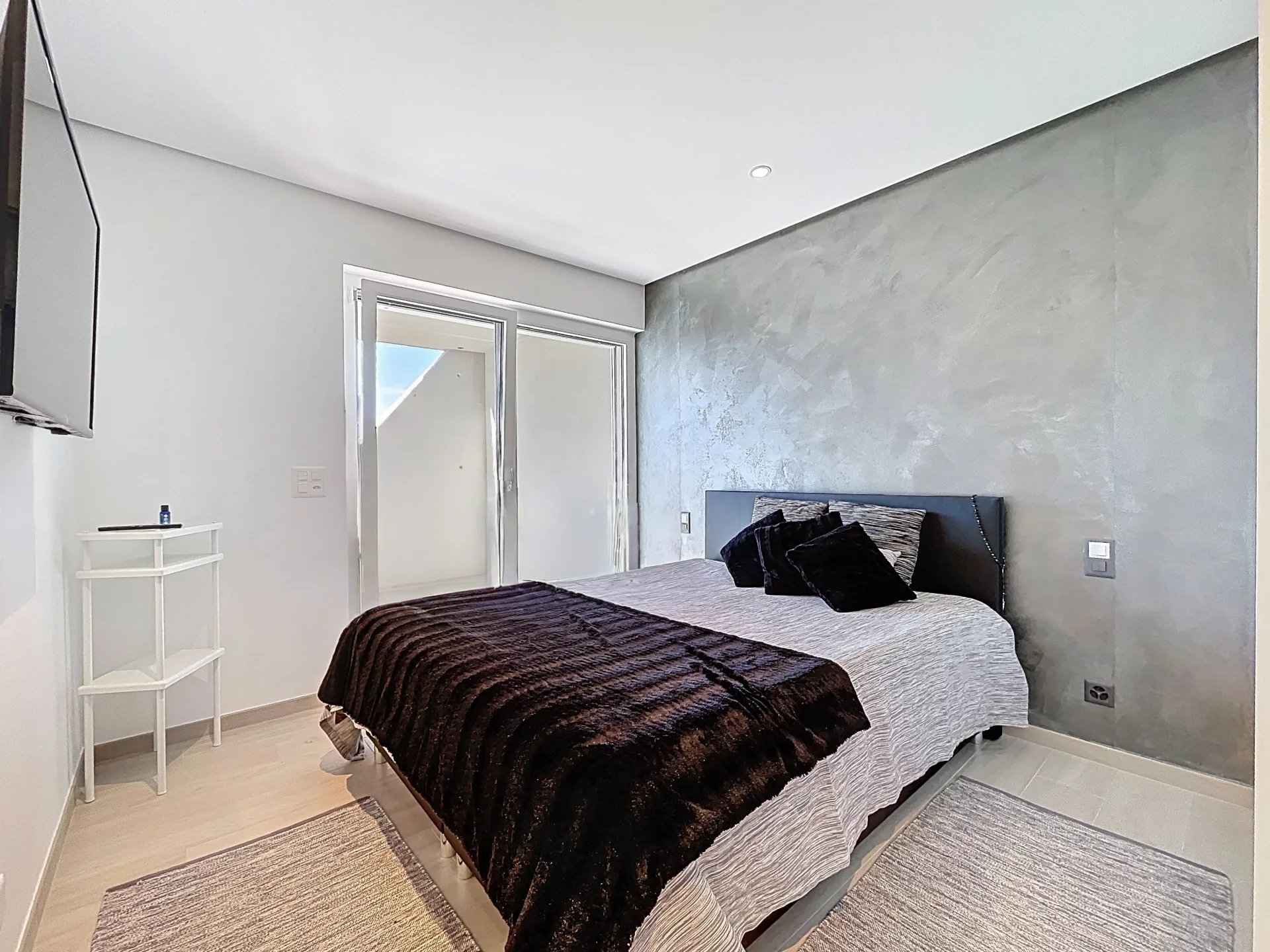 Maison moderne et jardin cosy