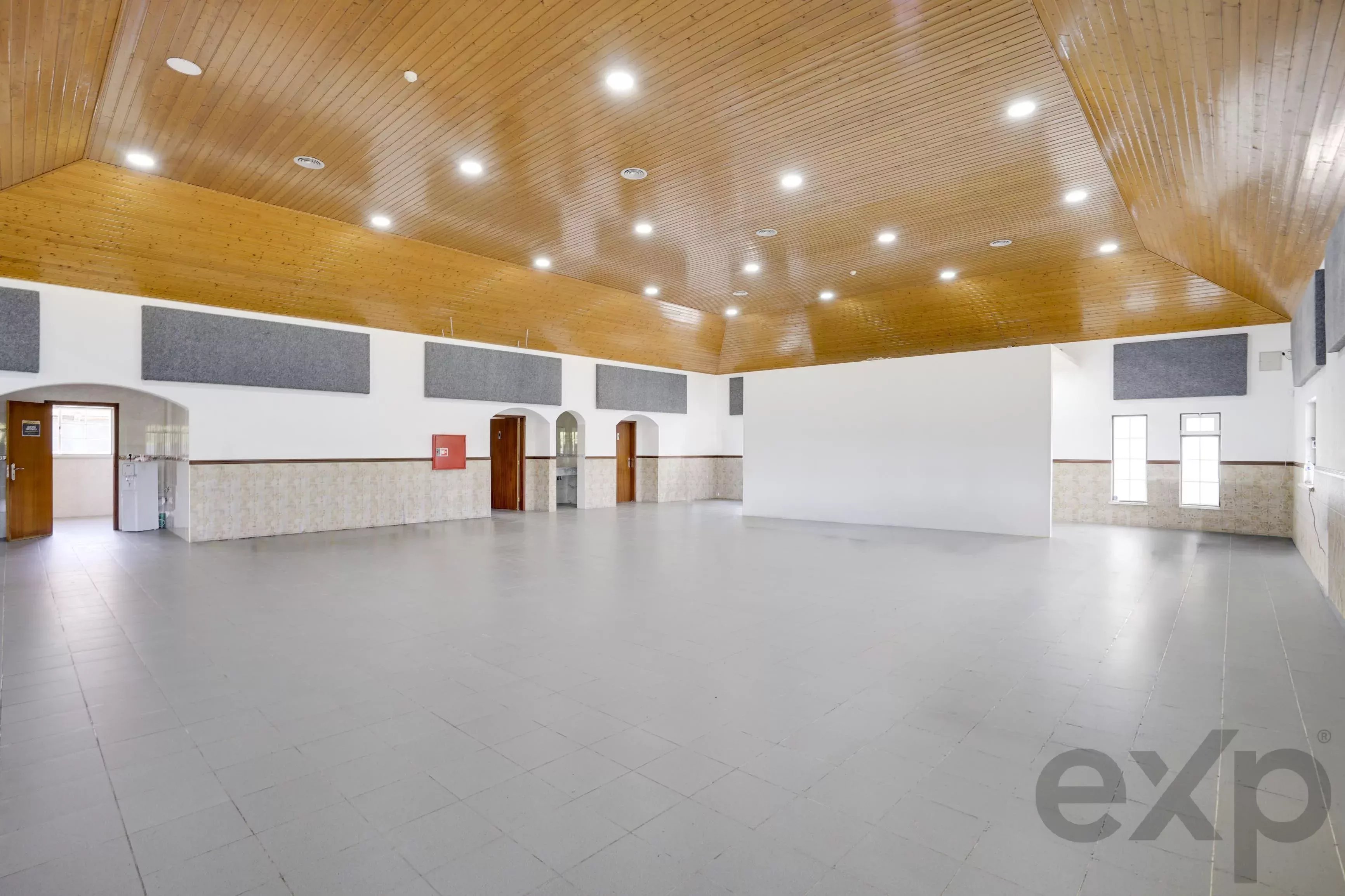 A dos Cunhados - Commercial farm with a plot of land measuring 9630 square meters 87016840 image 12