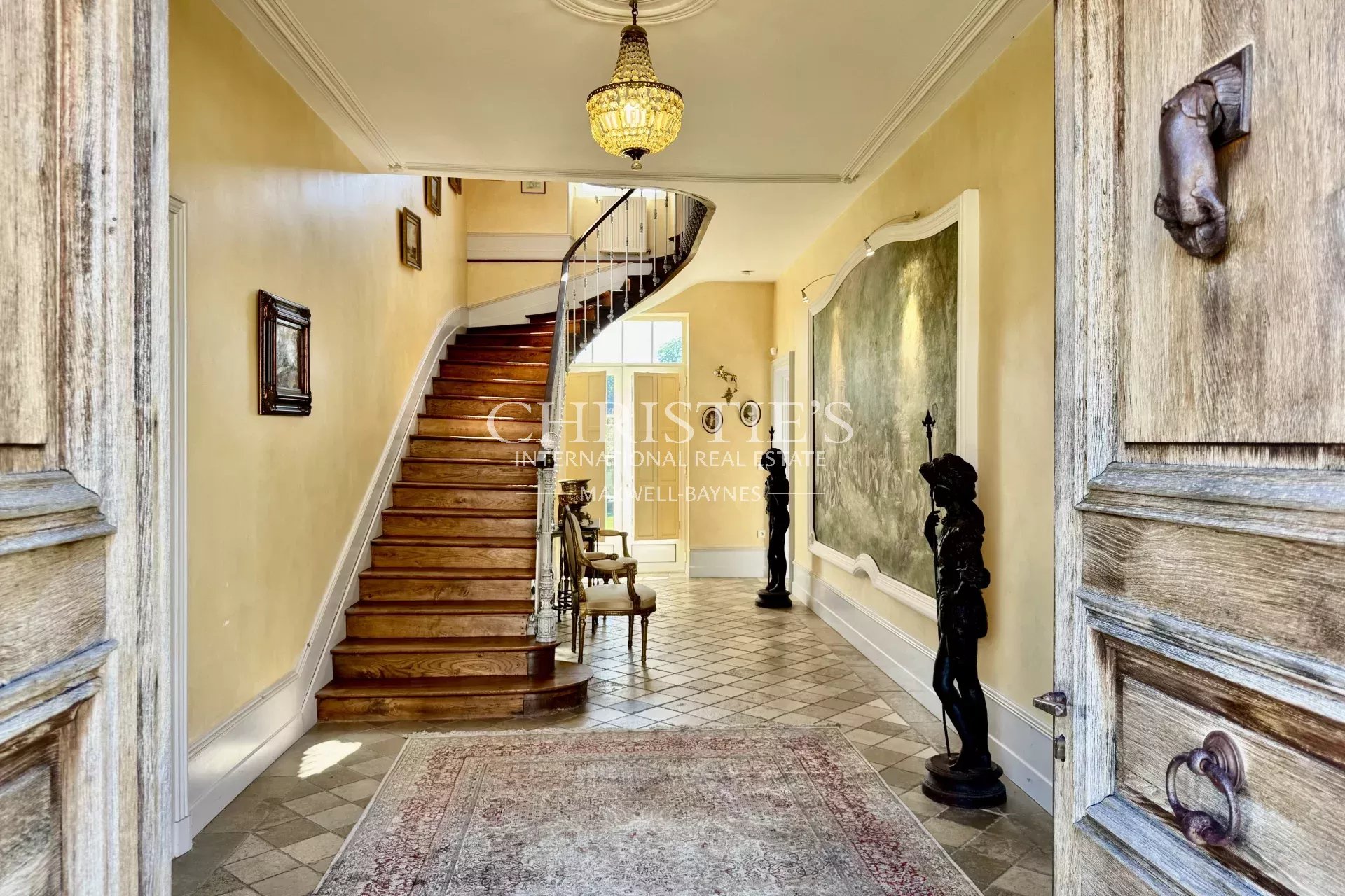 14 Bedroom Villa/Townhouse's Image 10