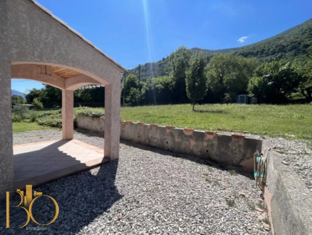 Charmante maison individuelle de 4P + 1520m2 de terrain + 2 Garages