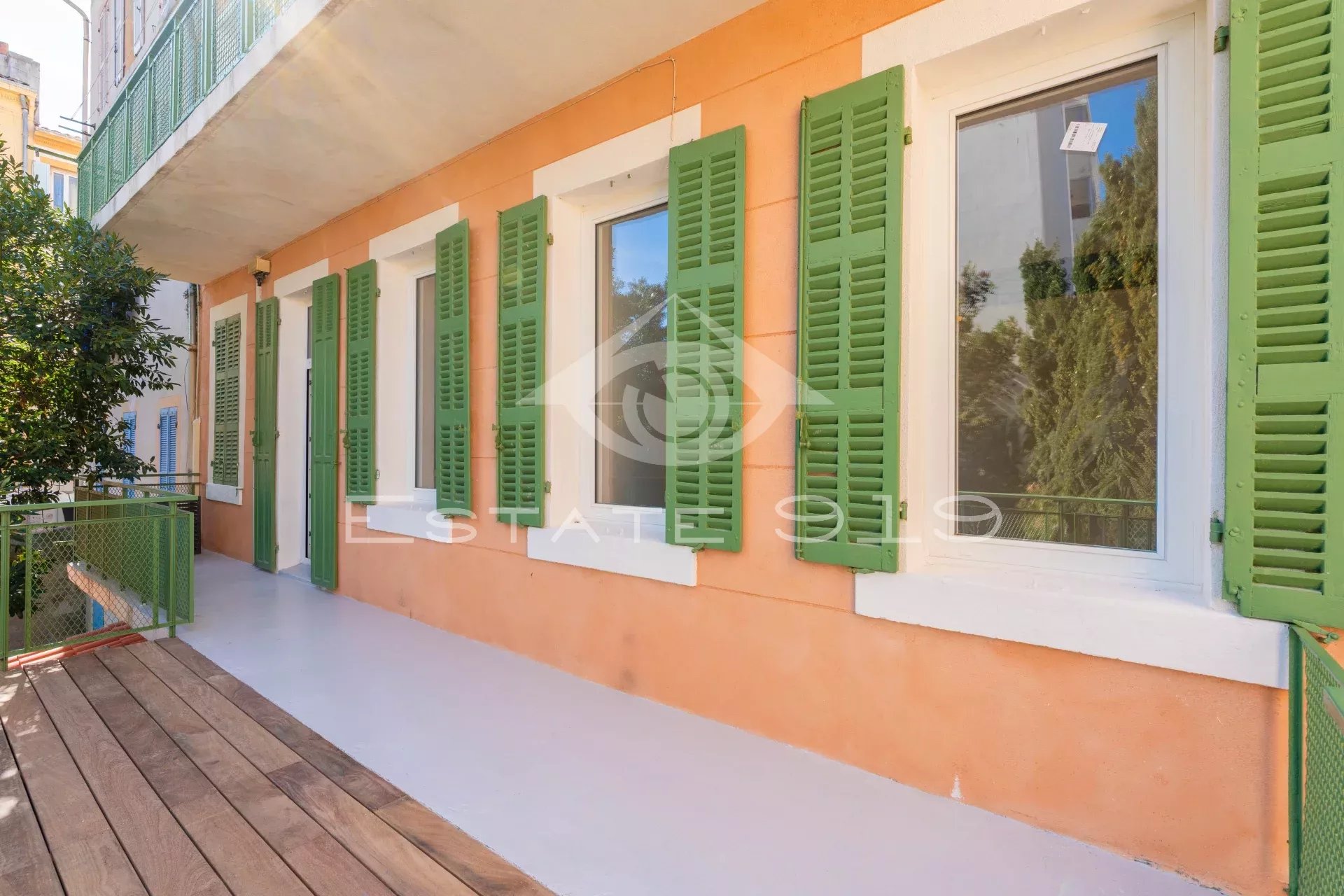 Vue sur Jardin (T3 avec grande terrasse 1er étage)