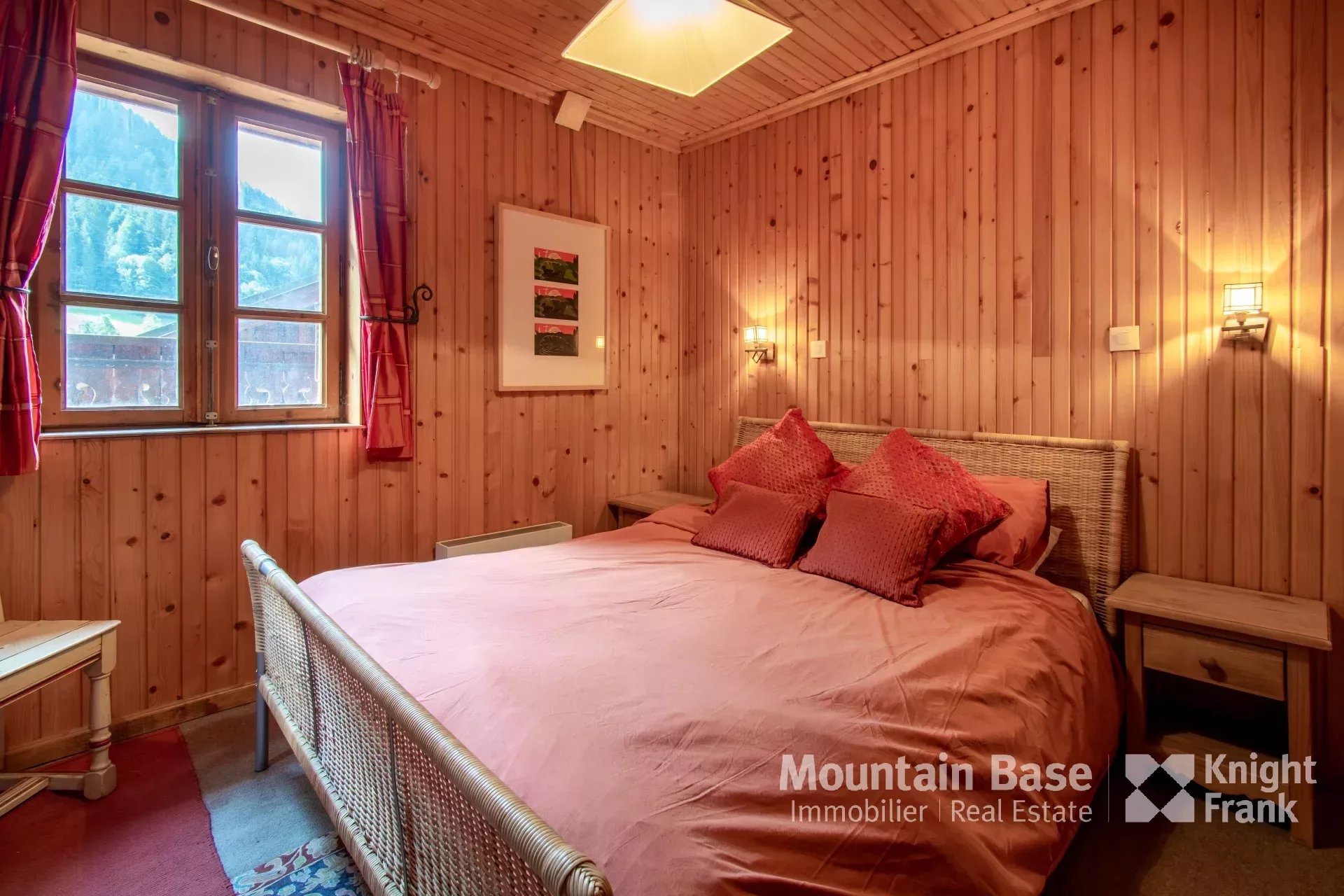 Photo of 6 bedroom chalet in a sought-after area