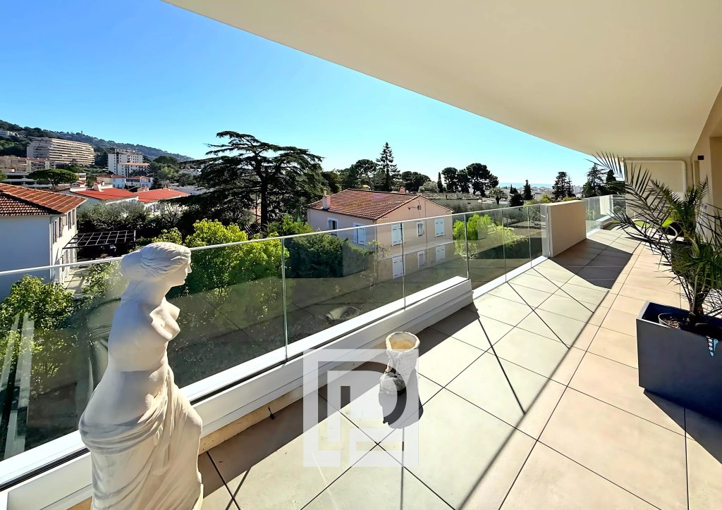 Apartment for sale in Le Cannet — Top floor with panoramic views in a luxury residence, Le cannet