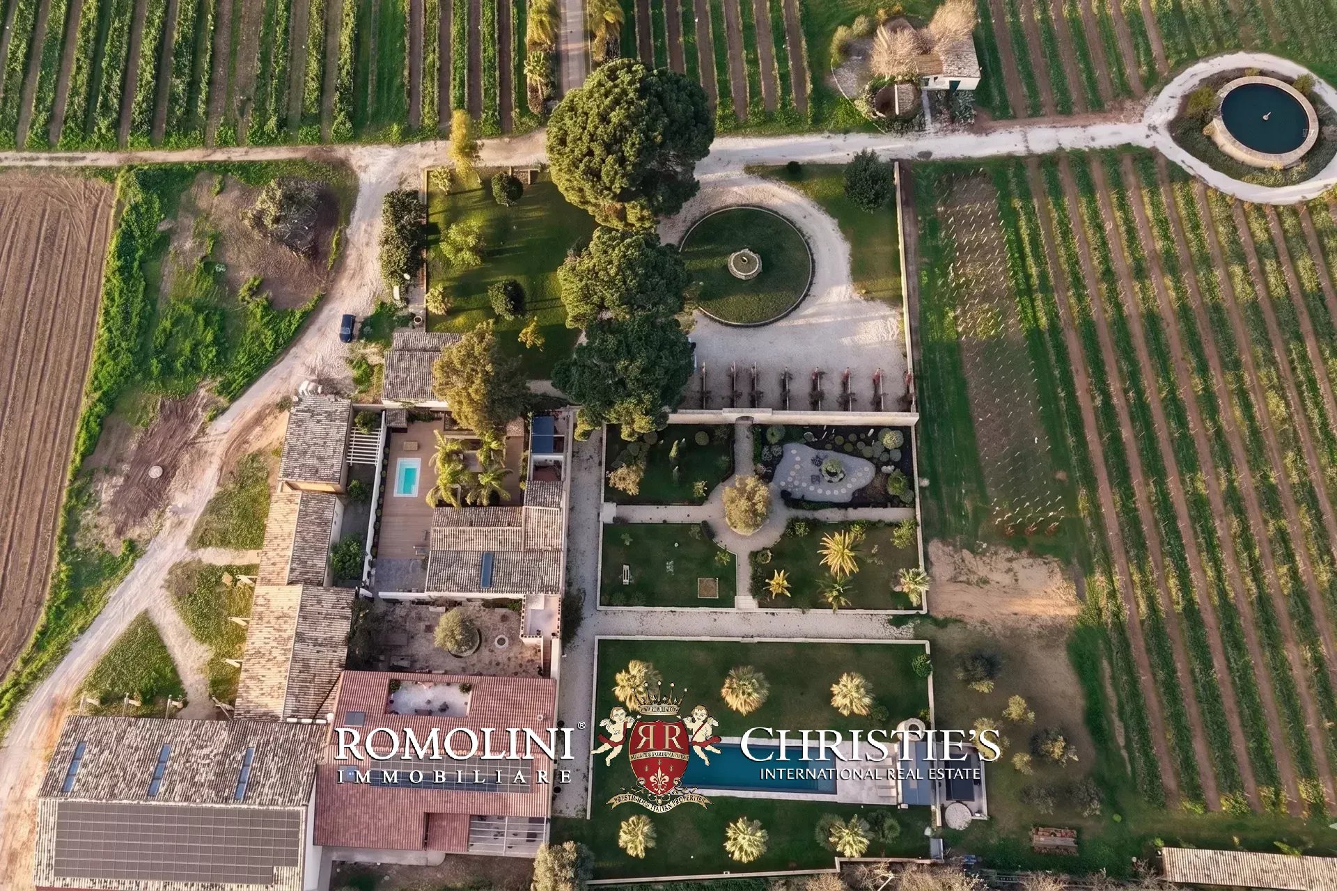 5 Bedroom Vineyard's Image 3
