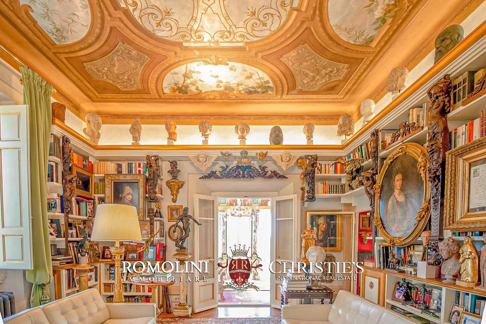 27 Bedroom Villa/Townhouse's Image 19