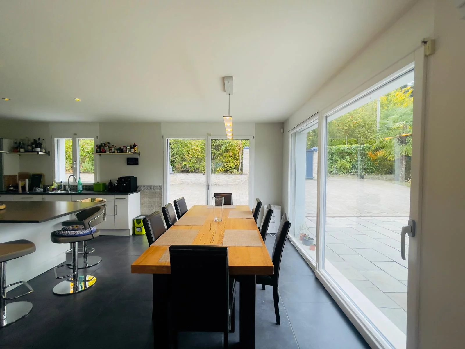 Villa individuelle contemporaine sur belle et grande parcelle