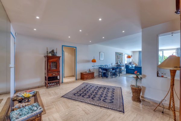 Cannes Gazagnaire - 1,500-square-foot apartment in a luxury residence overlooking the sea — photo 5