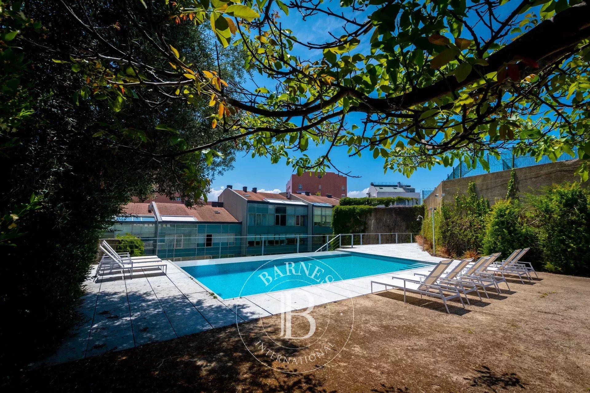 To RENT – In a private condominium in Graça