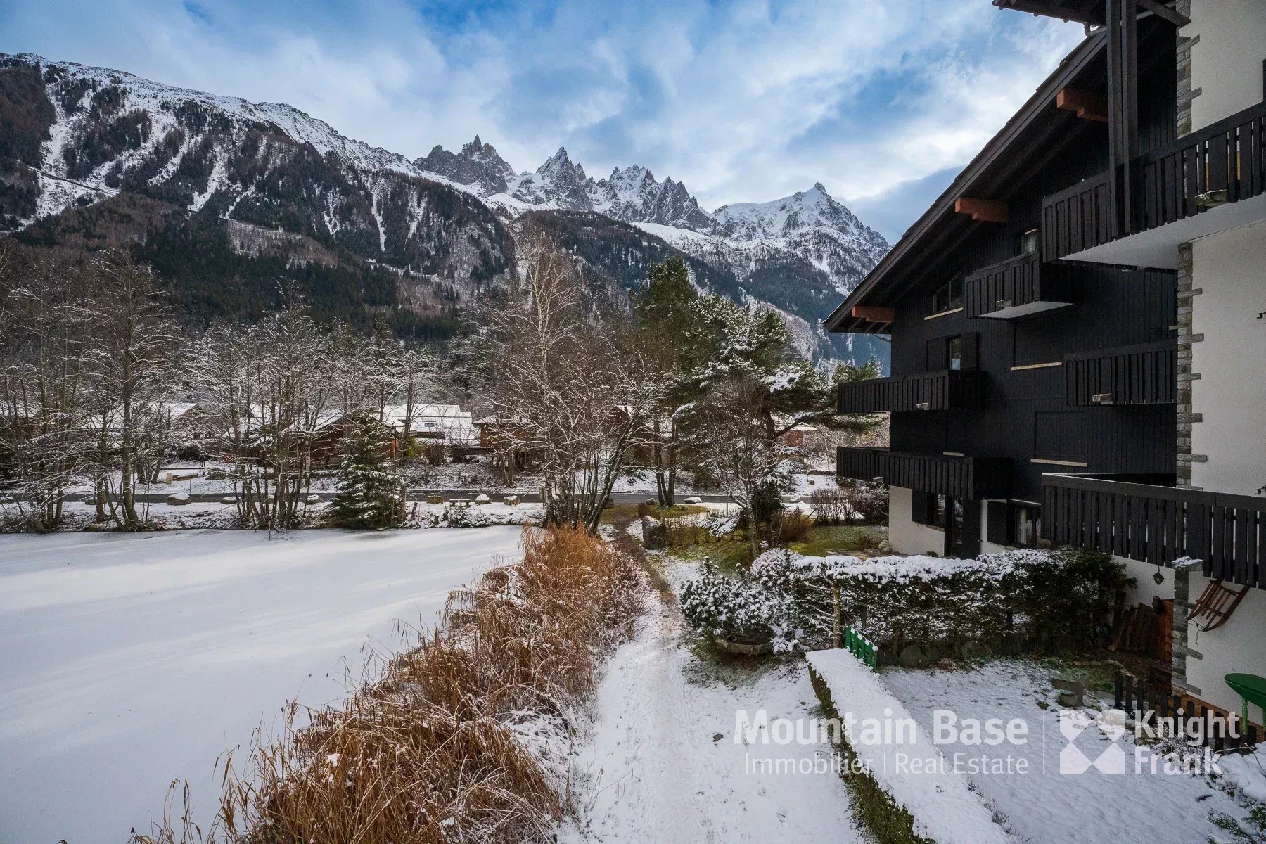 Photo of Dru is beautiful 3-bedroom triplex apartment overlooking the lake situated in Champraz.