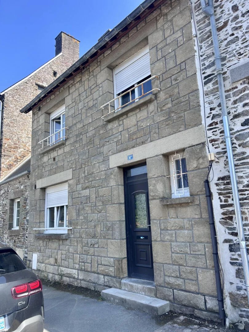A LOUER - DOL DE BRETAGNE - MAISON - T4 - 82 m² - TROIS CHAMBRES - COUR COMMUNE - GARAGE