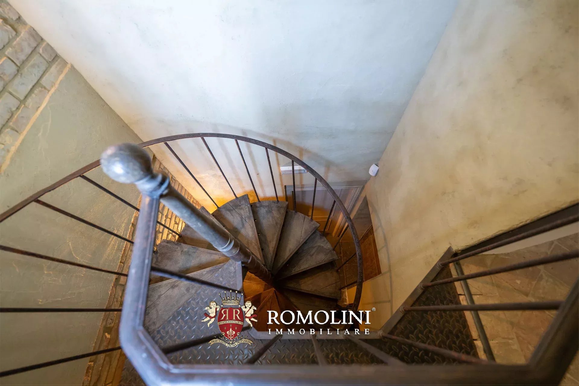 6 Bedroom Villa/Townhouse's Image 28