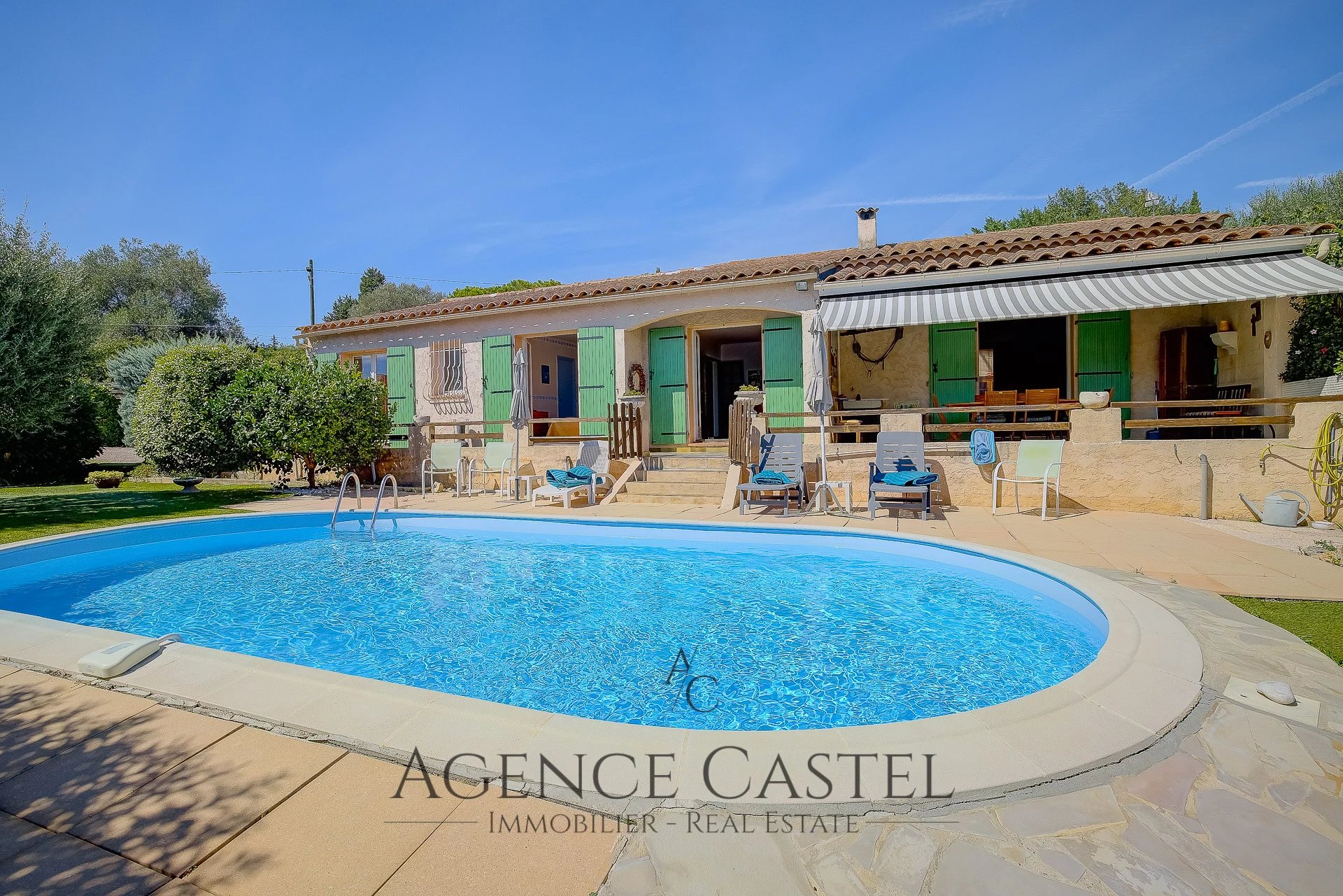 MOUGINS - VILLA DE 4 PIÈCES AVEC PISCINE ET JARDIN