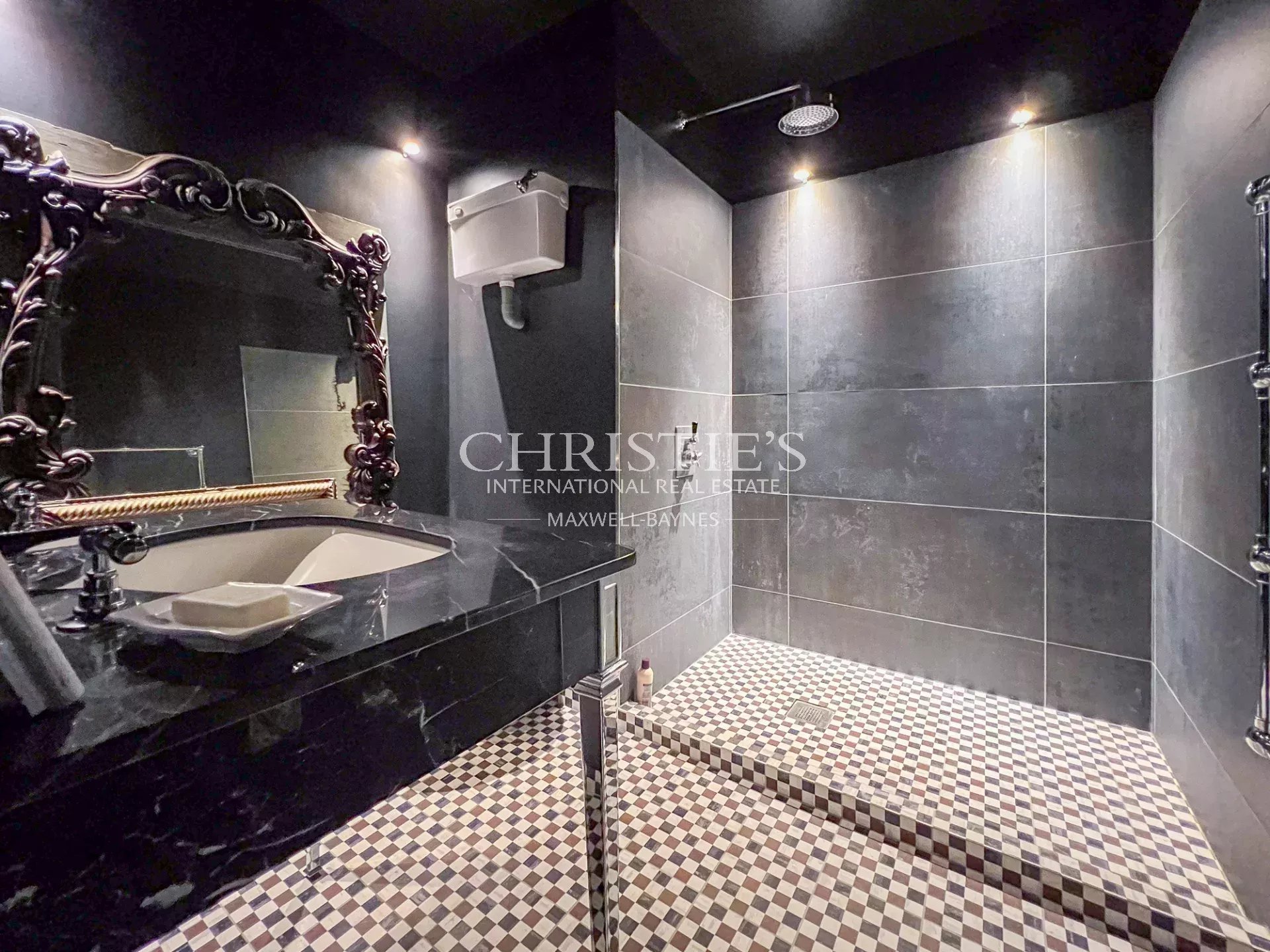 5 Bedroom Chateau's Image 23