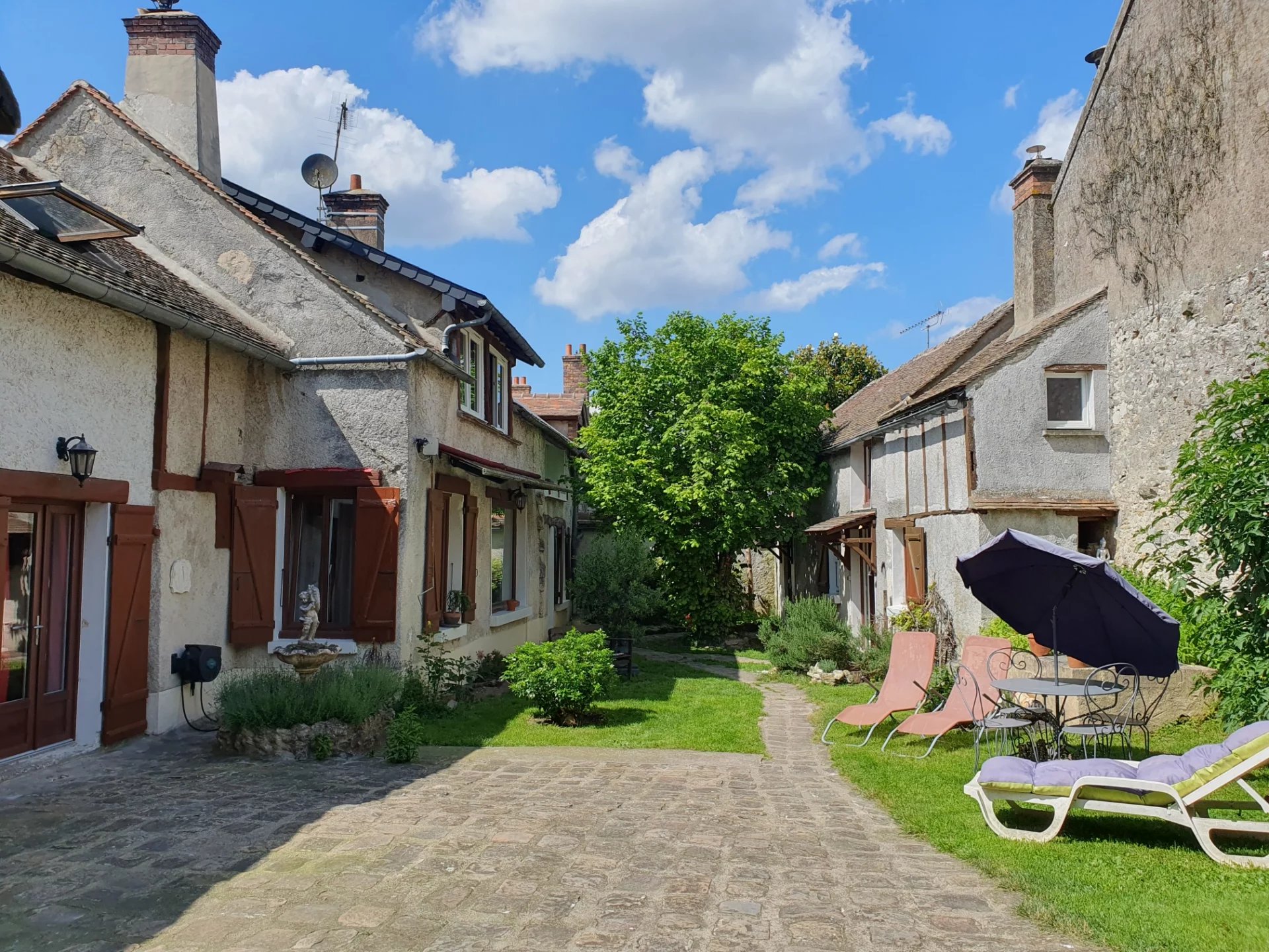 Rare, Propriété Exceptionnelle Longère plus de 200 m2 en pierres avec annexe indépendante.