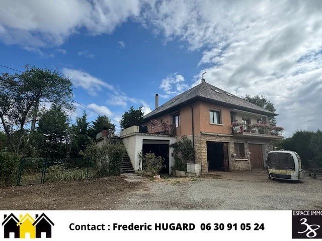 Maison au centre de la Mure.