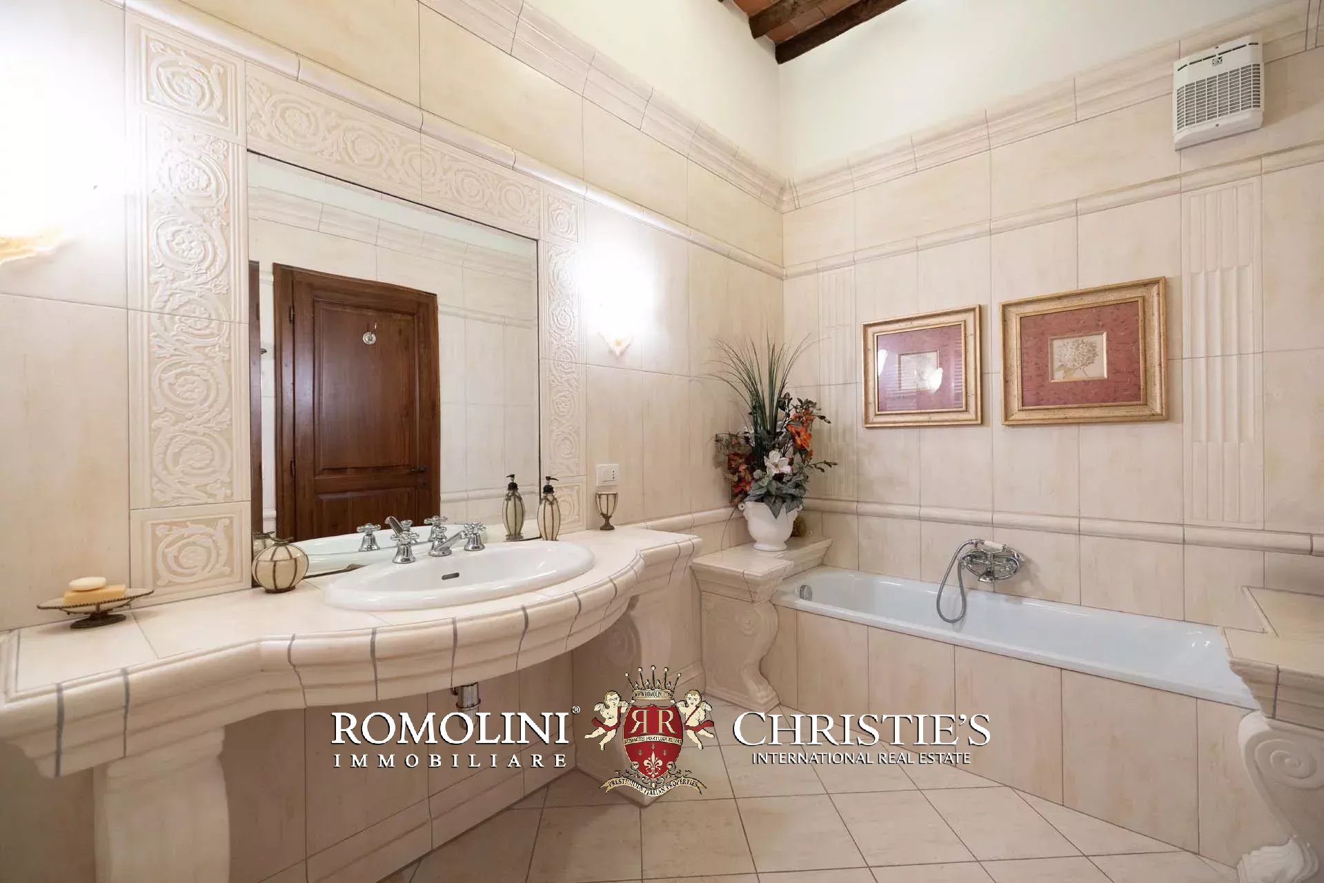 37 Bedroom Villa/Townhouse's Image 212