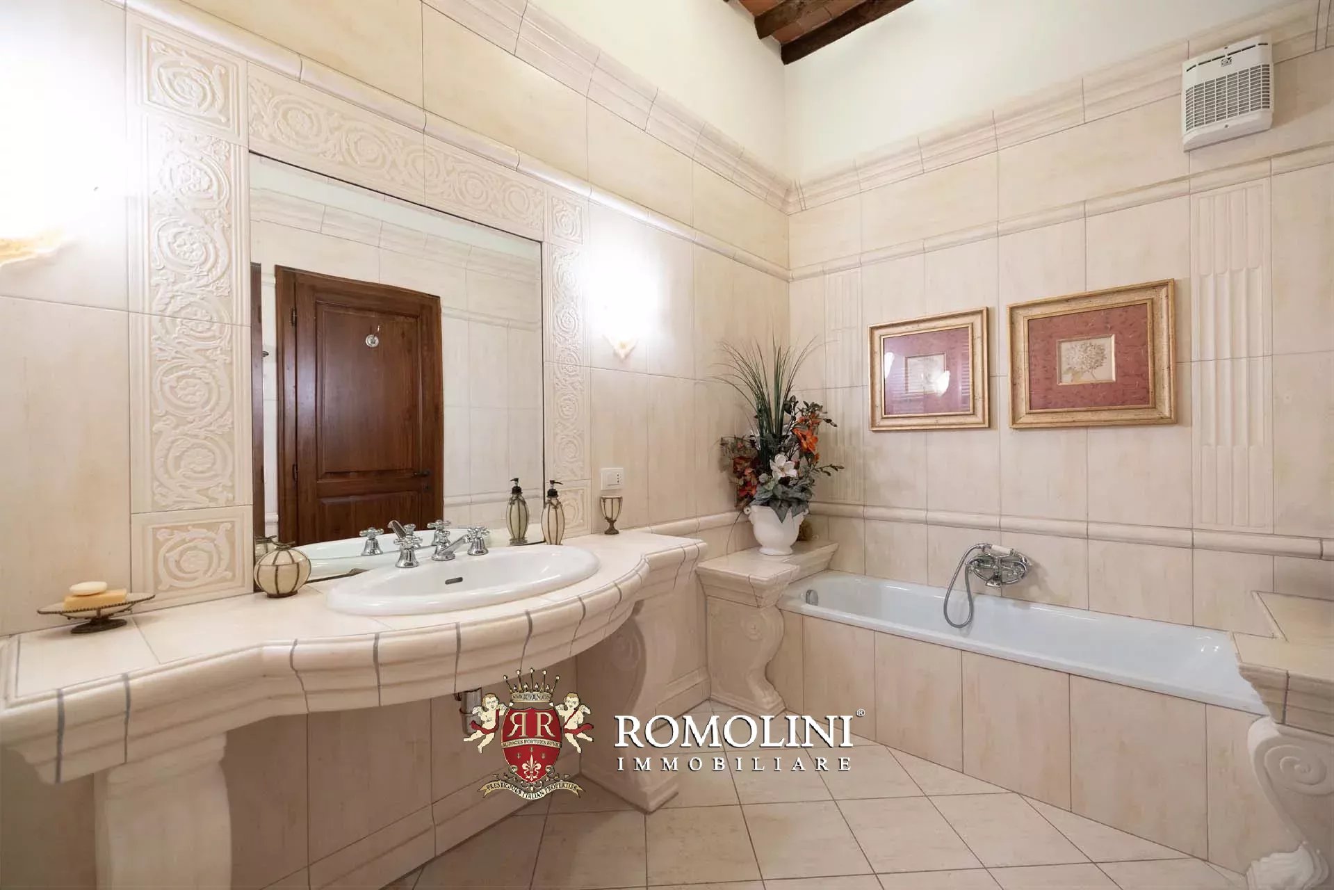 37 Bedroom Villa/Townhouse's Image 212