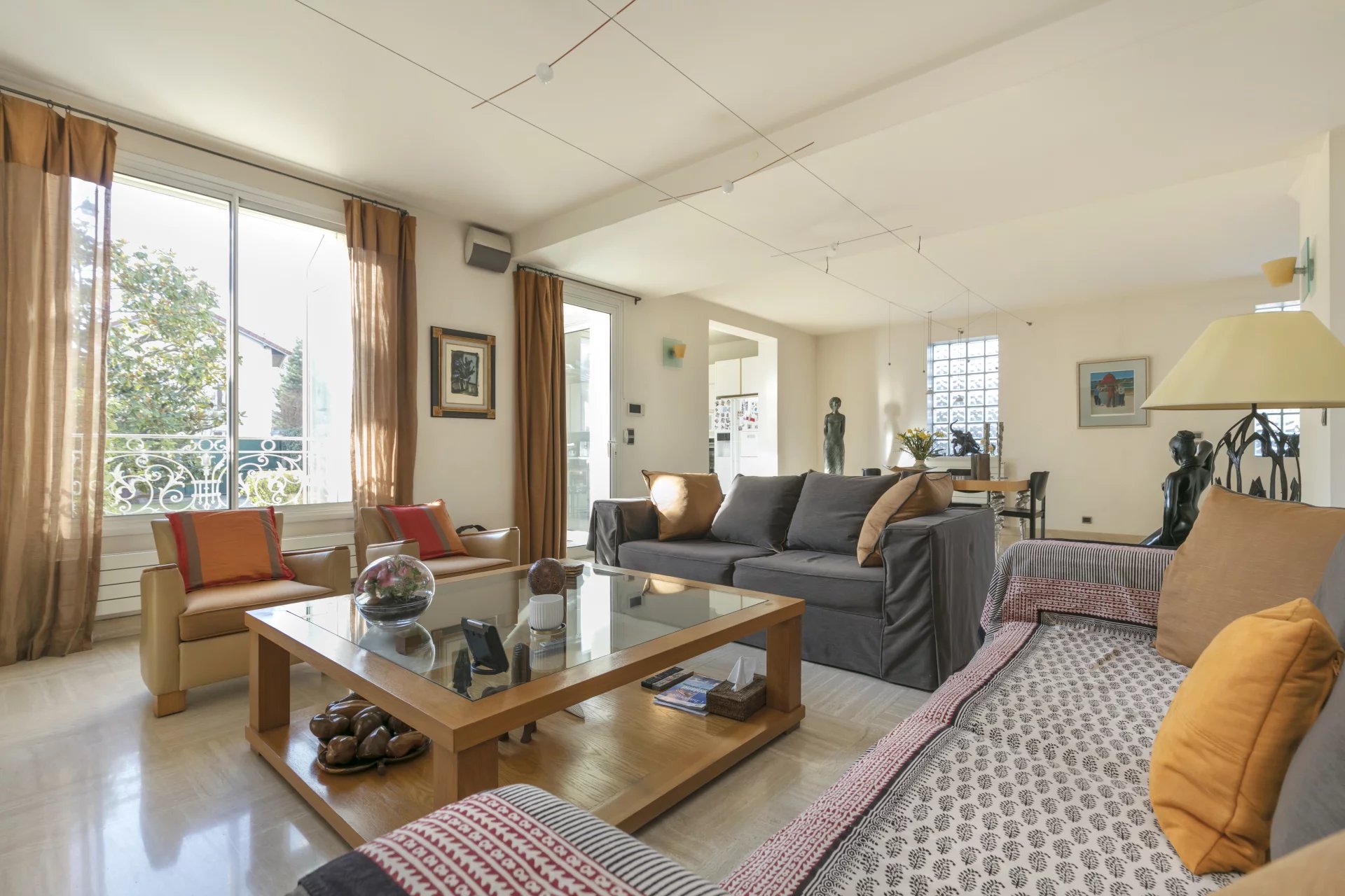 COURBEVOIE MAISON FAMILIALE AVEC JARDIN - picture 1