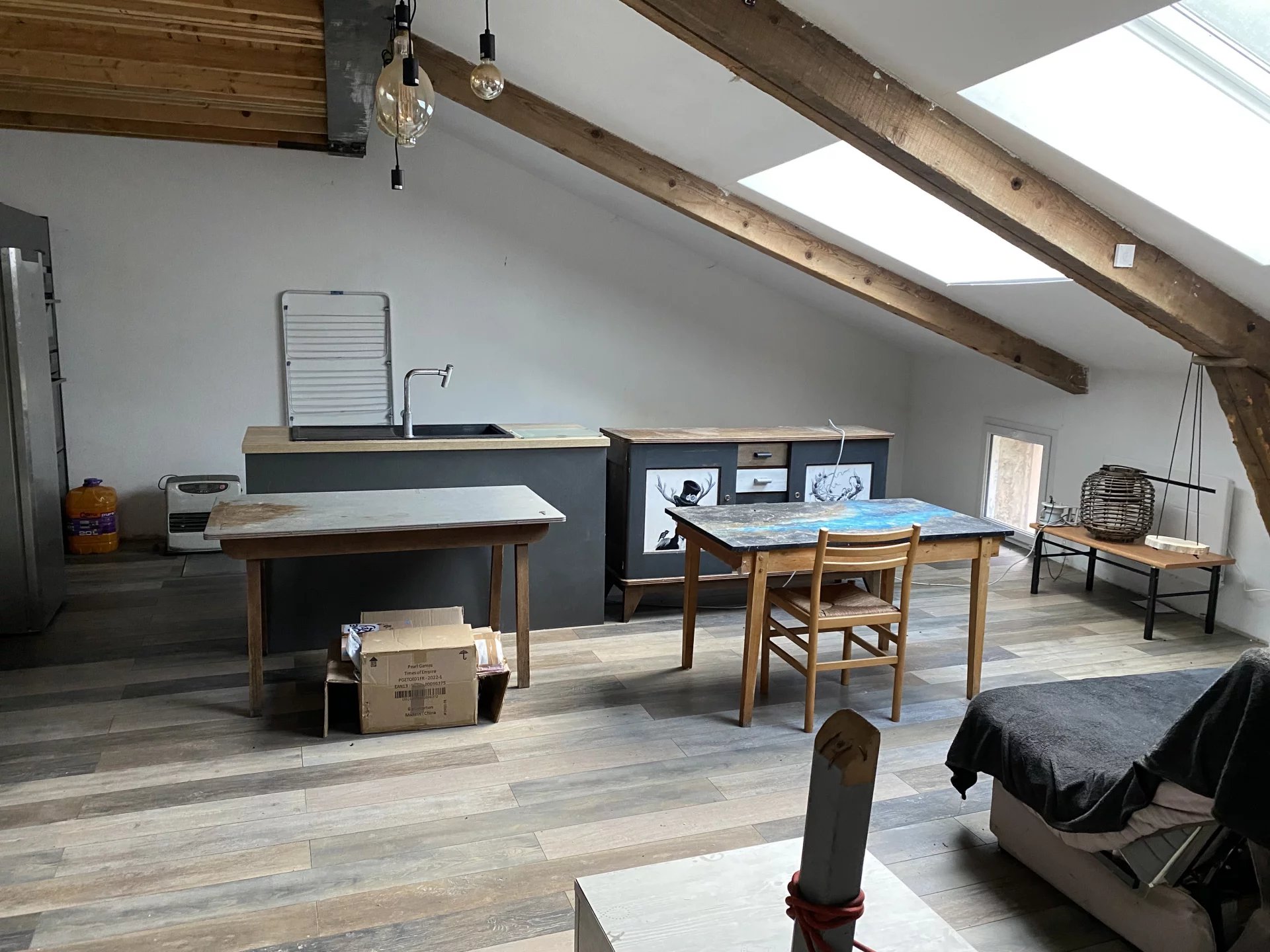 Grande maison avec dépendances et terrain vue rivière