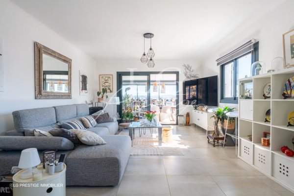 Fully Renovated House with Sea and Mountain View. — photo 7