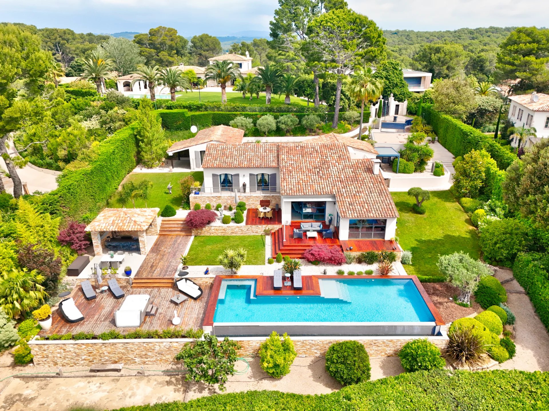 06250 MOUGINS VILLA