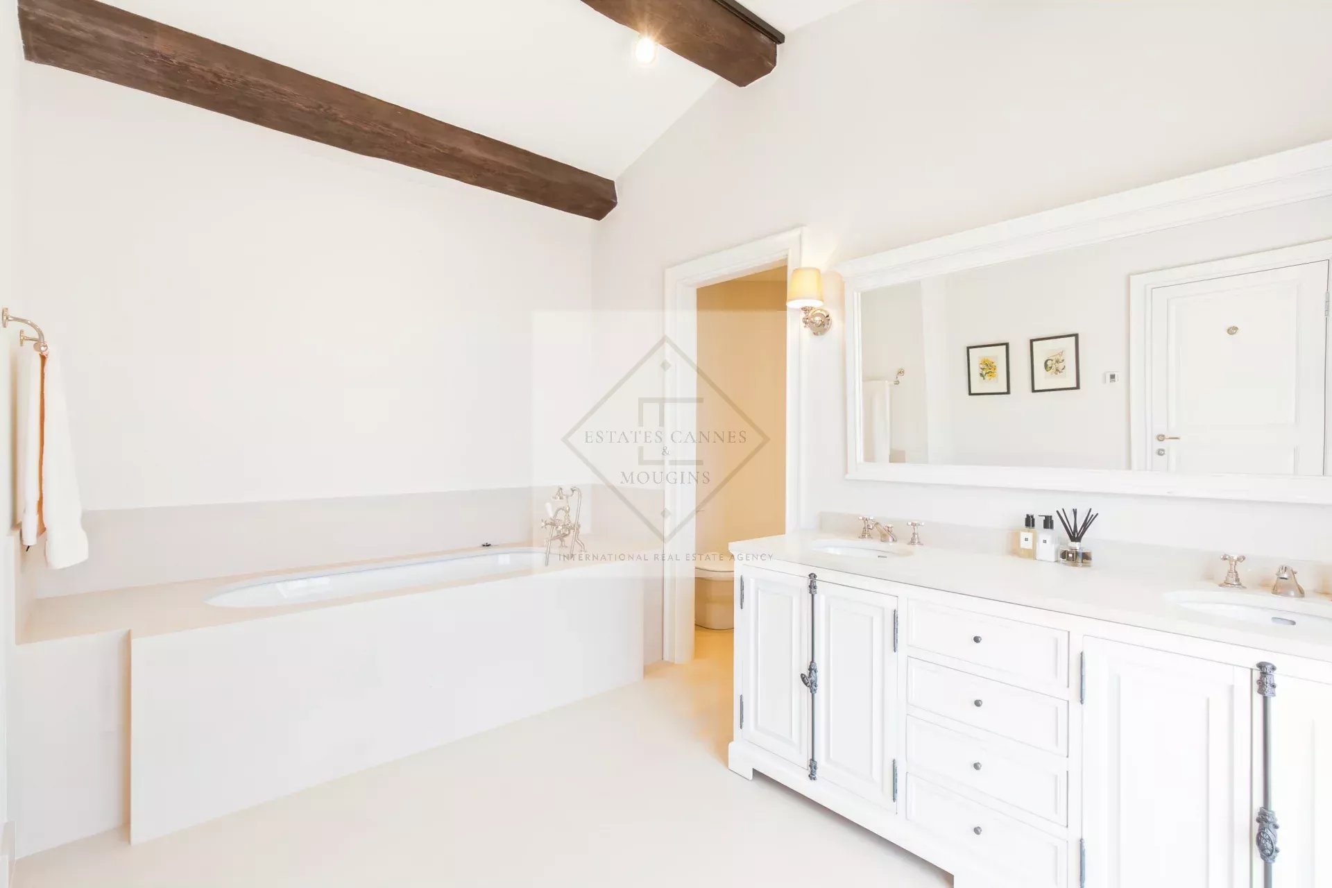 Élégante maison en pierre rénovée – Charme provençal près du Cap d’Antibes — photo 16