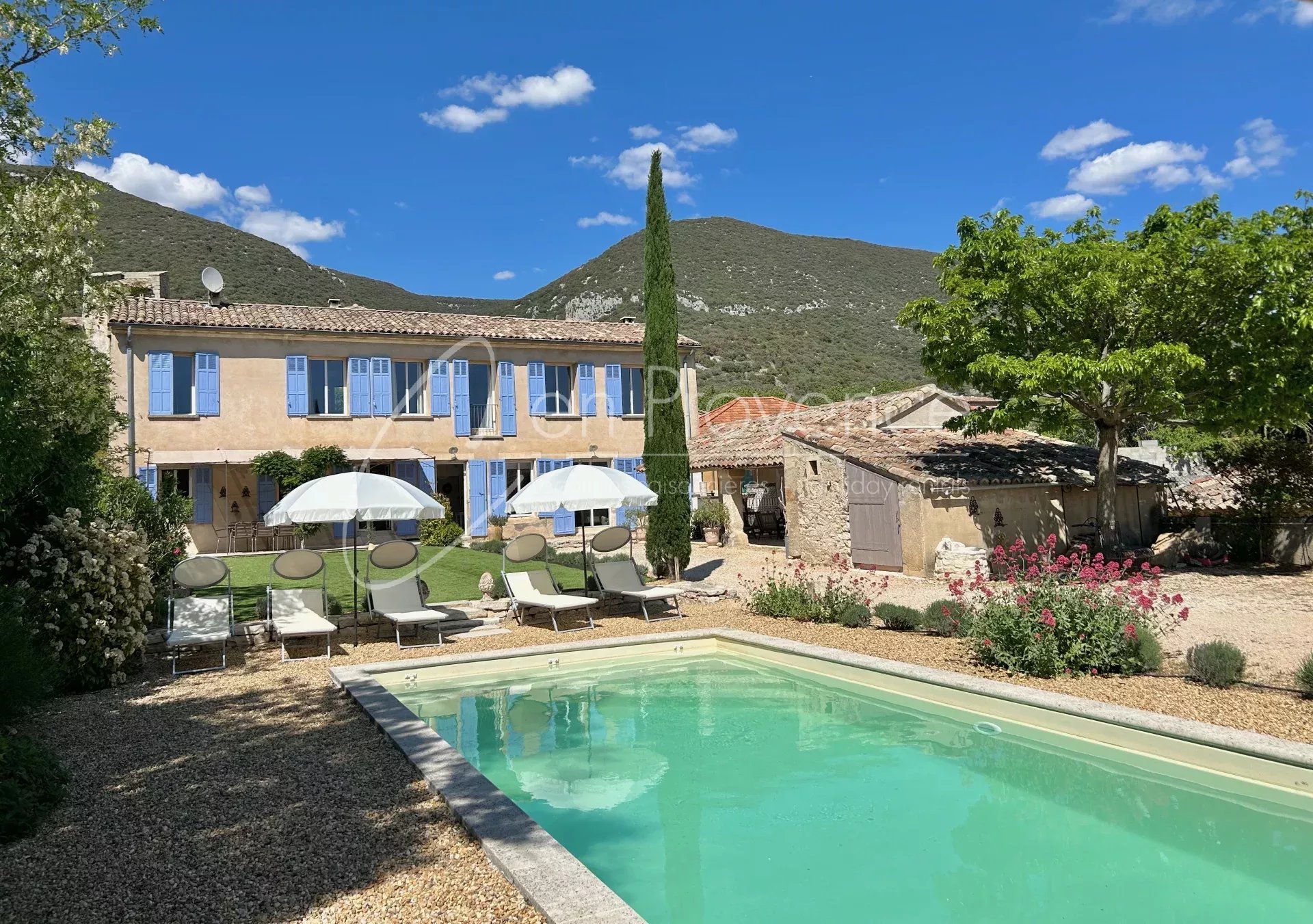 Village house to rent with swimming pool Rustrel Colorado provençal